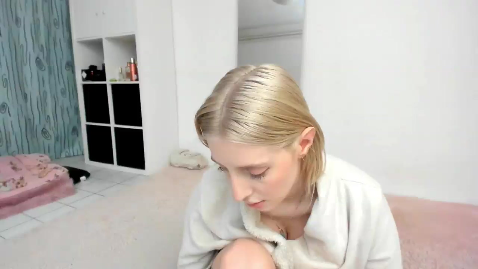Gallery image thumbnail from KenzieDawton's myfreecams stream on, 05/16/2026, 20:31 image 2 of 20
