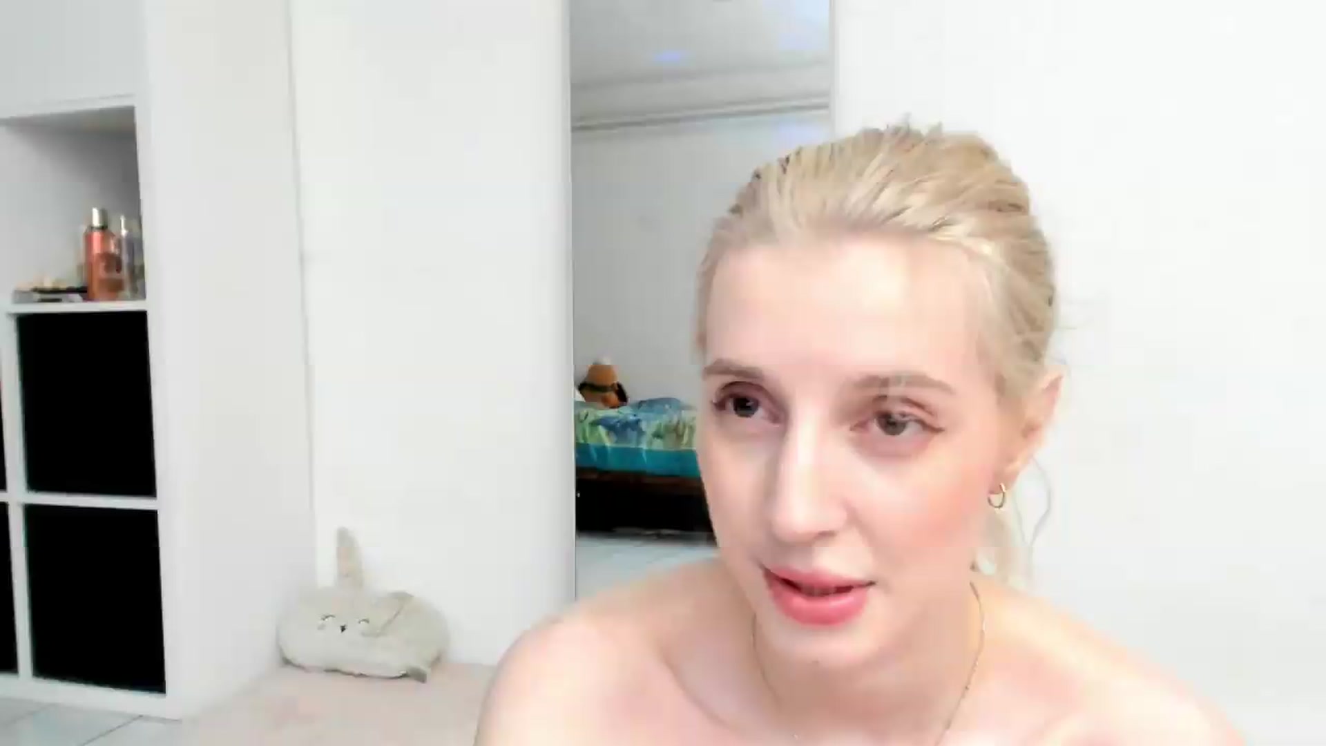 Gallery image thumbnail from KenzieDawton's myfreecams stream on, 06/14/2026, 13:33 image 1 of 20