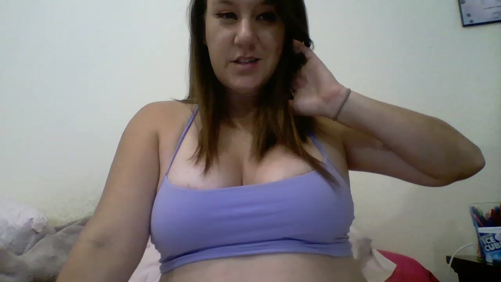 Gallery image thumbnail from Kenzie_leigh's myfreecams stream on, 12/07/2022, 21:45 image 19 of 20