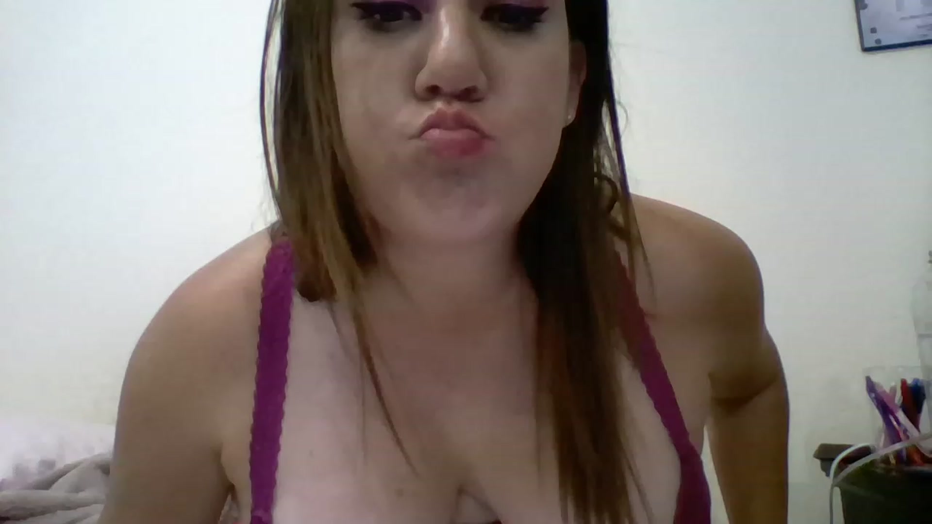 Gallery image thumbnail from Kenzie_leigh's myfreecams stream on, 12/10/2022, 22:14 image 9 of 20