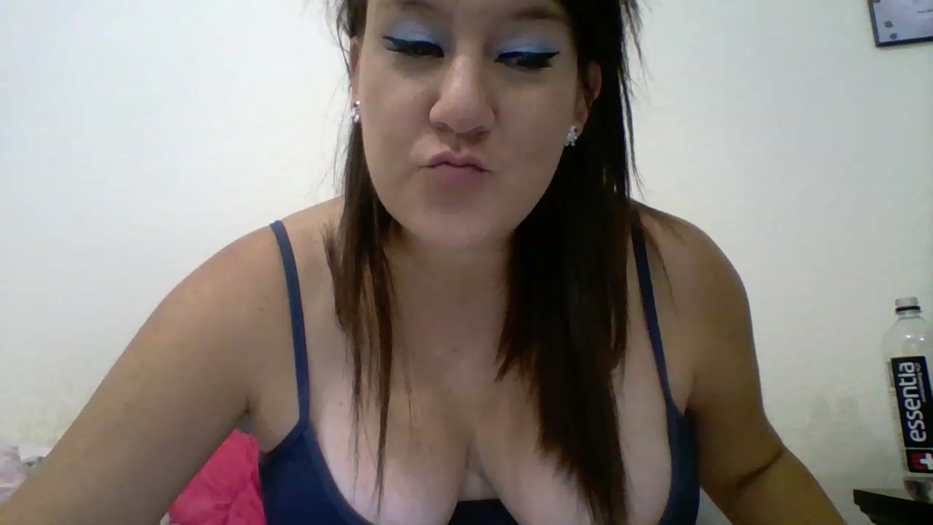 Gallery image thumbnail from Kenzie_leigh's myfreecams stream on, 12/12/2022, 19:34 image 7 of 20