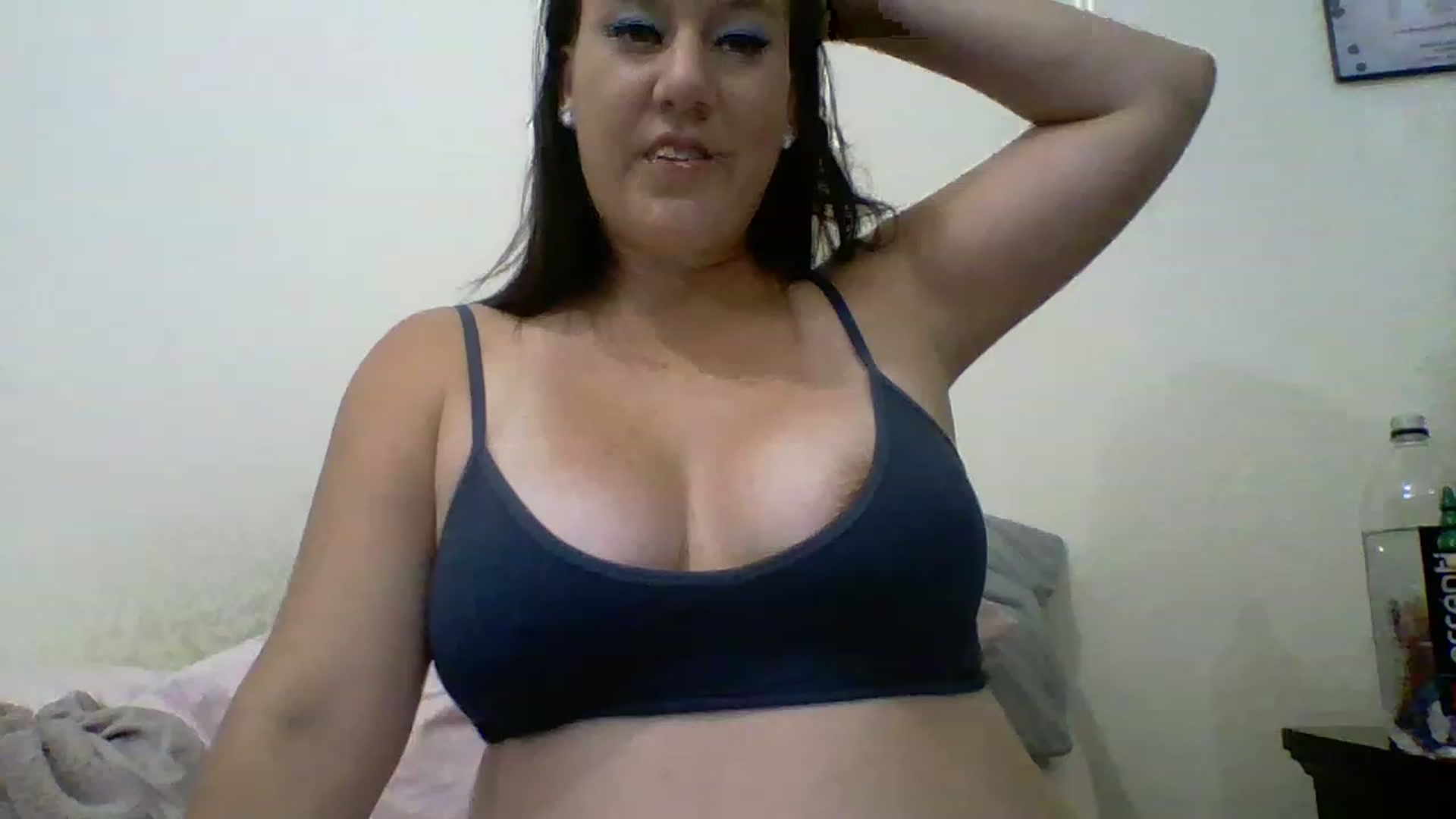 Gallery image thumbnail from Kenzie_leigh's myfreecams stream on, 12/12/2022, 22:02 image 18 of 20
