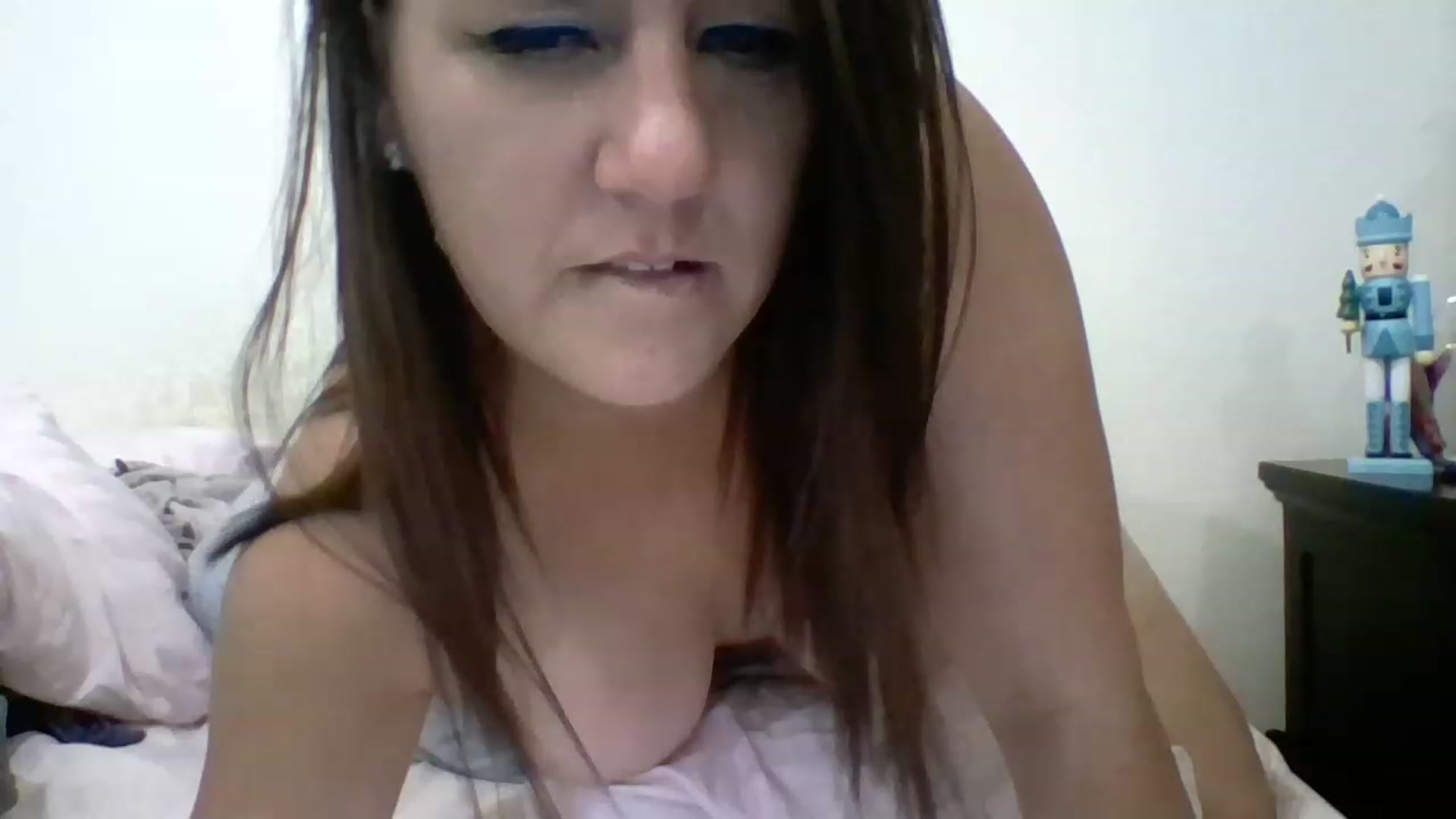 Gallery image thumbnail from Kenzie_leigh's myfreecams stream on, 12/13/2022, 24:02 image 8 of 20
