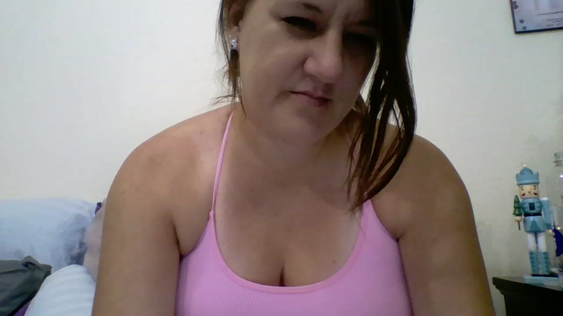 Gallery image thumbnail from Kenzie_leigh's myfreecams stream on, 12/21/2022, 20:41 image 4 of 20