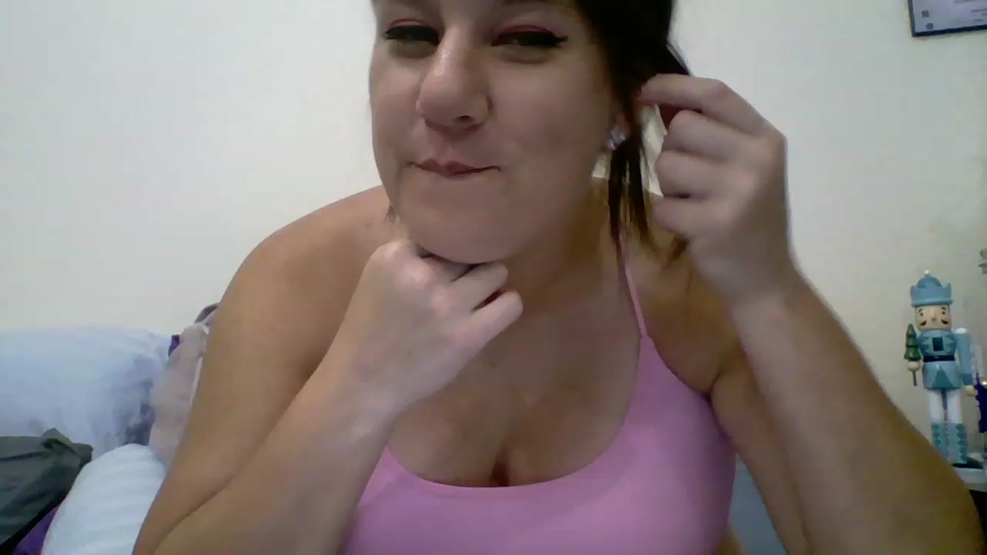 Gallery image thumbnail from Kenzie_leigh's myfreecams stream on, 12/21/2022, 20:41 image 1 of 20