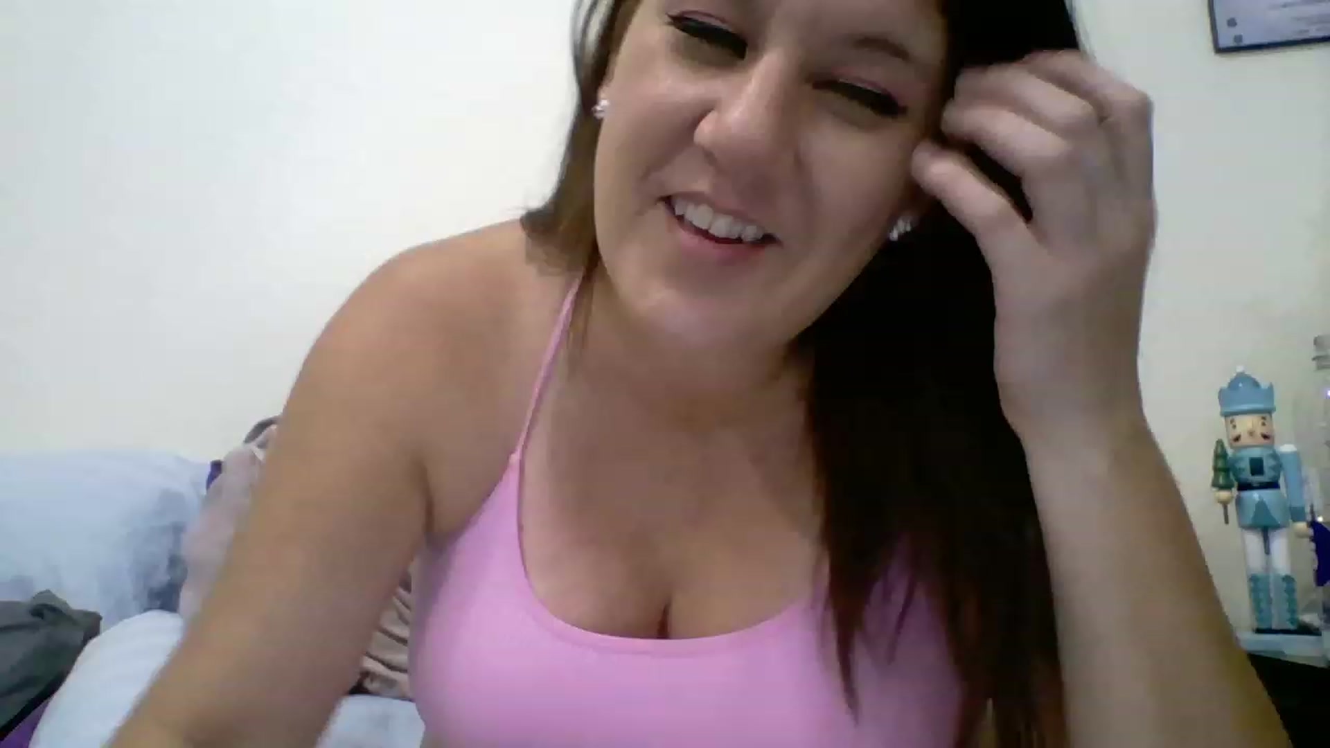 Gallery image thumbnail from Kenzie_leigh's myfreecams stream on, 12/21/2022, 20:41 image 6 of 20