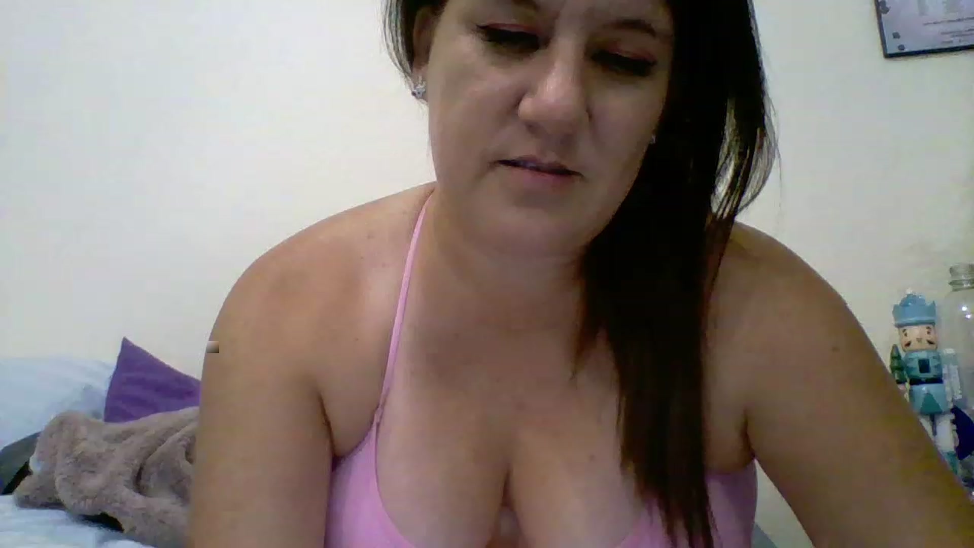 Gallery image thumbnail from Kenzie_leigh's myfreecams stream on, 12/21/2022, 21:08 image 10 of 20