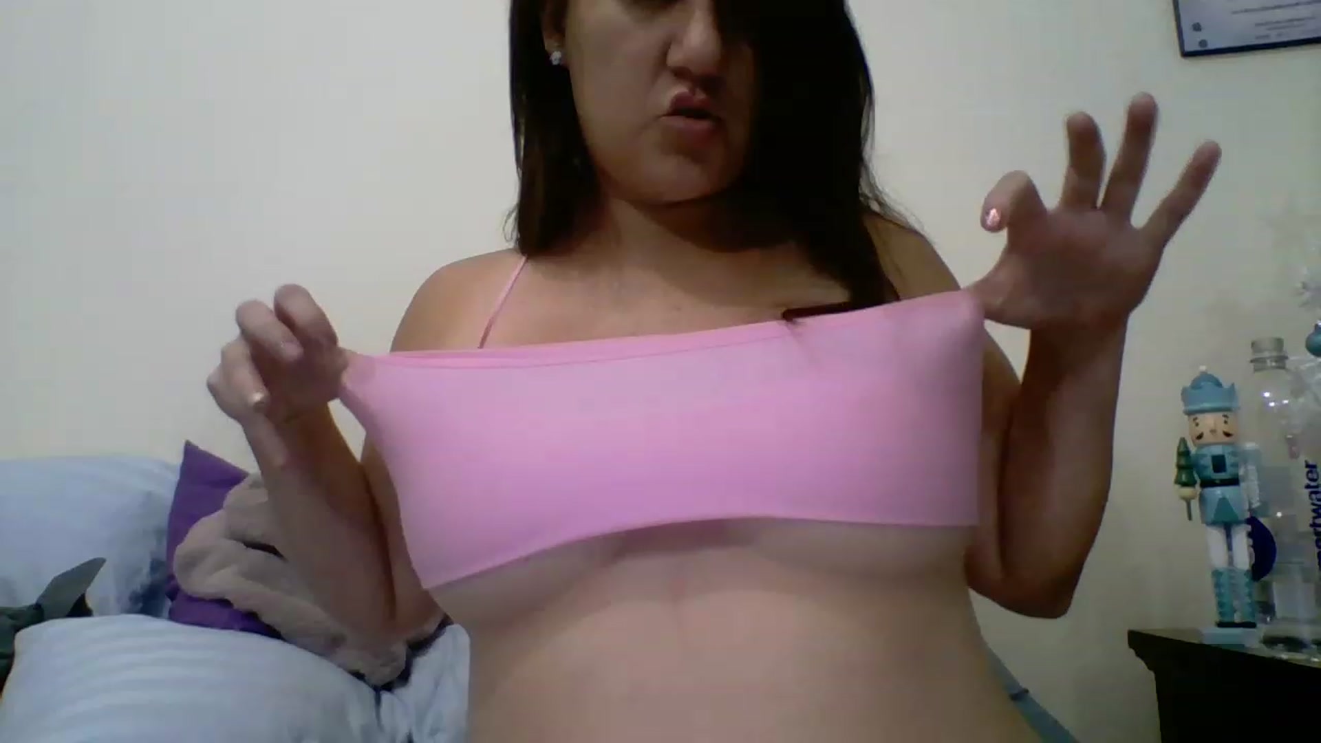 Gallery image thumbnail from Kenzie_leigh's myfreecams stream on, 12/21/2022, 21:08 image 2 of 20