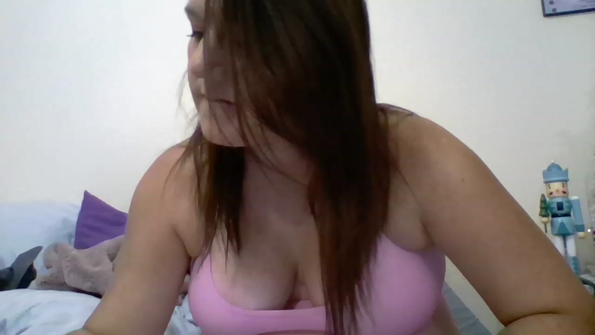 Gallery image thumbnail from Kenzie_leigh's myfreecams stream on, 12/21/2022, 21:08 image 16 of 20
