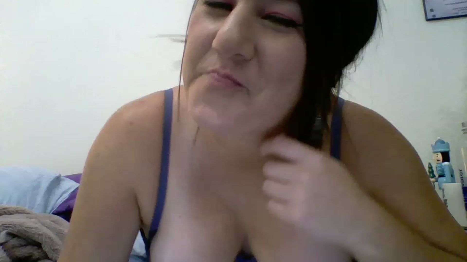 Gallery image thumbnail from Kenzie_leigh's myfreecams stream on, 12/23/2022, 20:45 image 12 of 20
