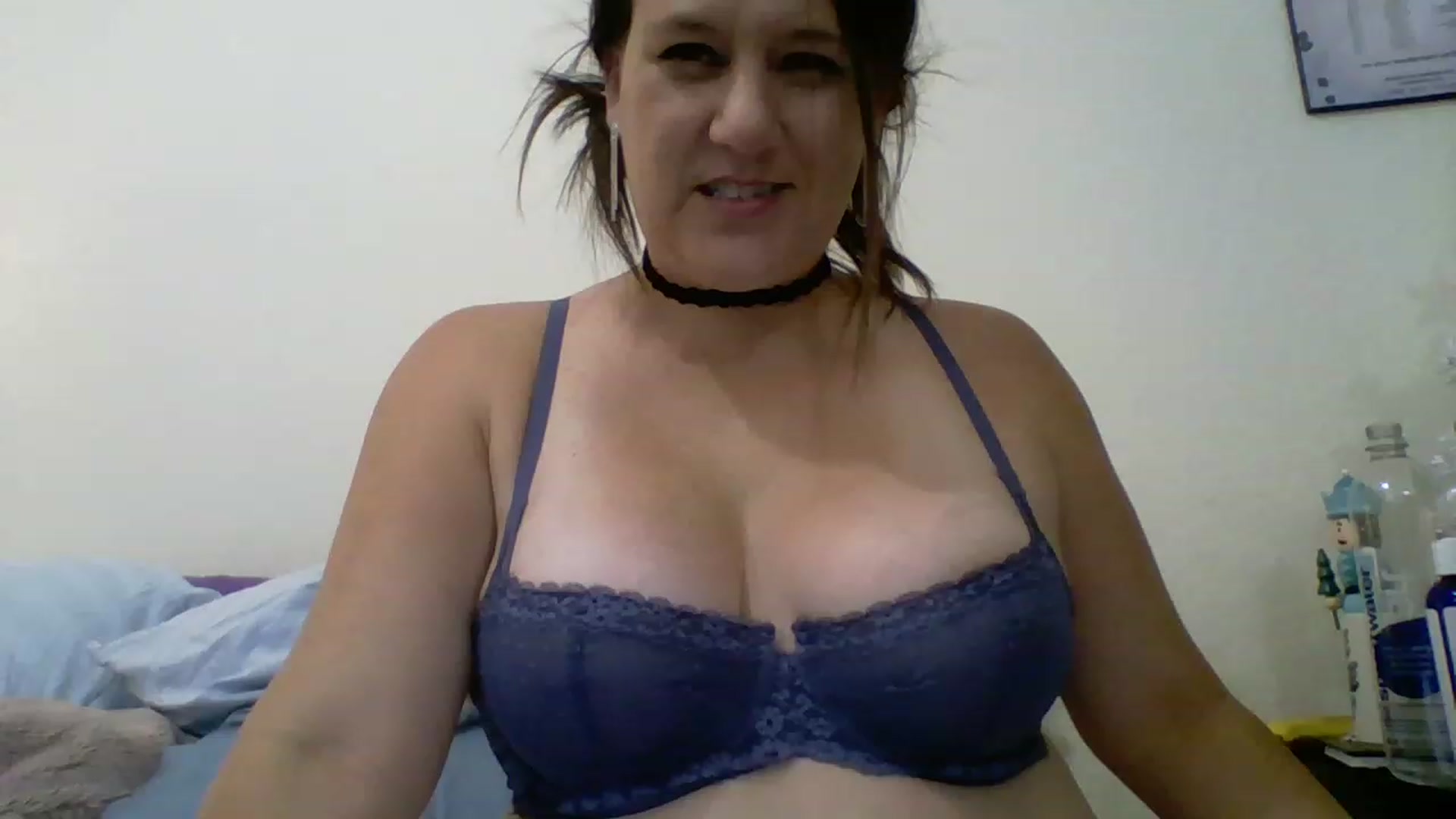 Gallery image thumbnail from Kenzie_leigh's myfreecams stream on, 12/23/2022, 23:02 image 18 of 20