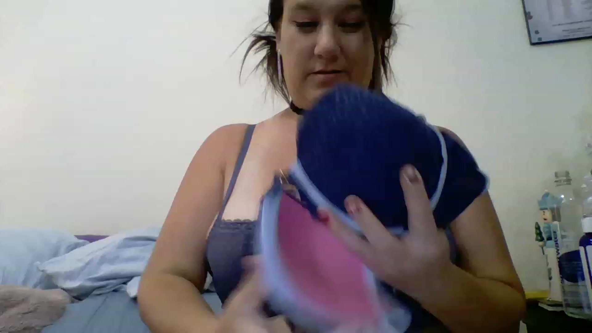 Gallery image thumbnail from Kenzie_leigh's myfreecams stream on, 12/23/2022, 23:02 image 17 of 20