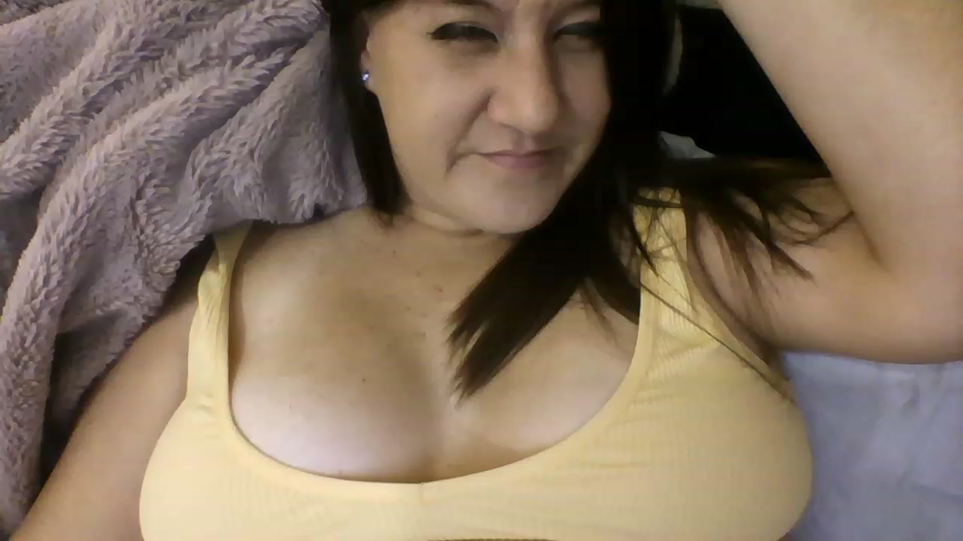 Gallery image thumbnail from Kenzie_leigh's myfreecams stream on, 12/28/2022, 22:29 image 12 of 20