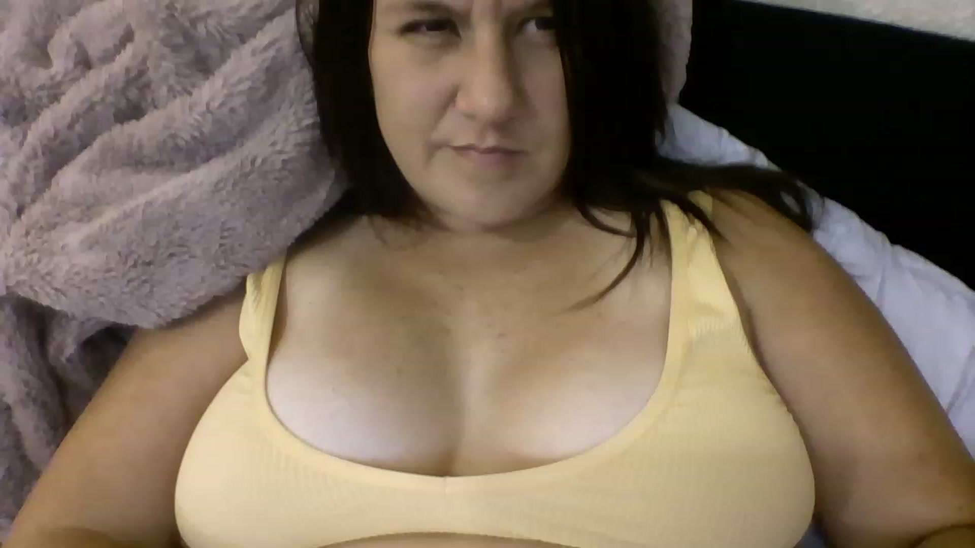 Gallery image thumbnail from Kenzie_leigh's myfreecams stream on, 12/28/2022, 22:29 image 16 of 20