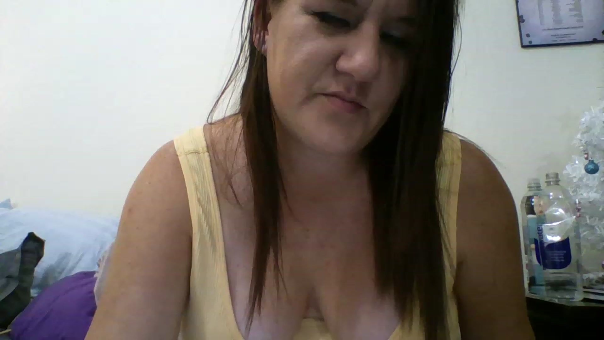 Gallery image thumbnail from Kenzie_leigh's myfreecams stream on, 12/28/2022, 22:29 image 19 of 20