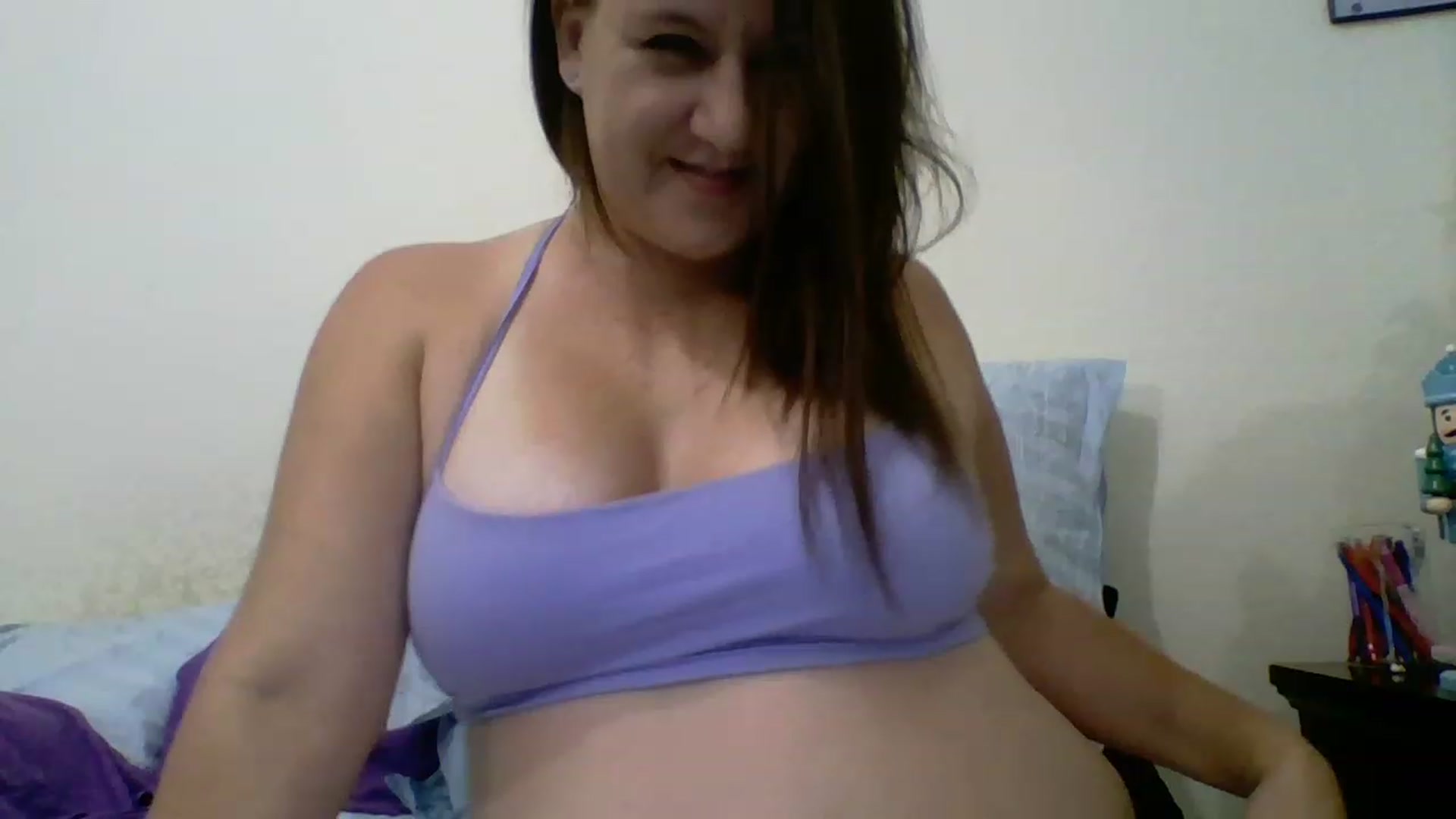 Gallery image thumbnail from Kenzie_leigh's myfreecams stream on, 12/29/2022, 21:54 image 12 of 20