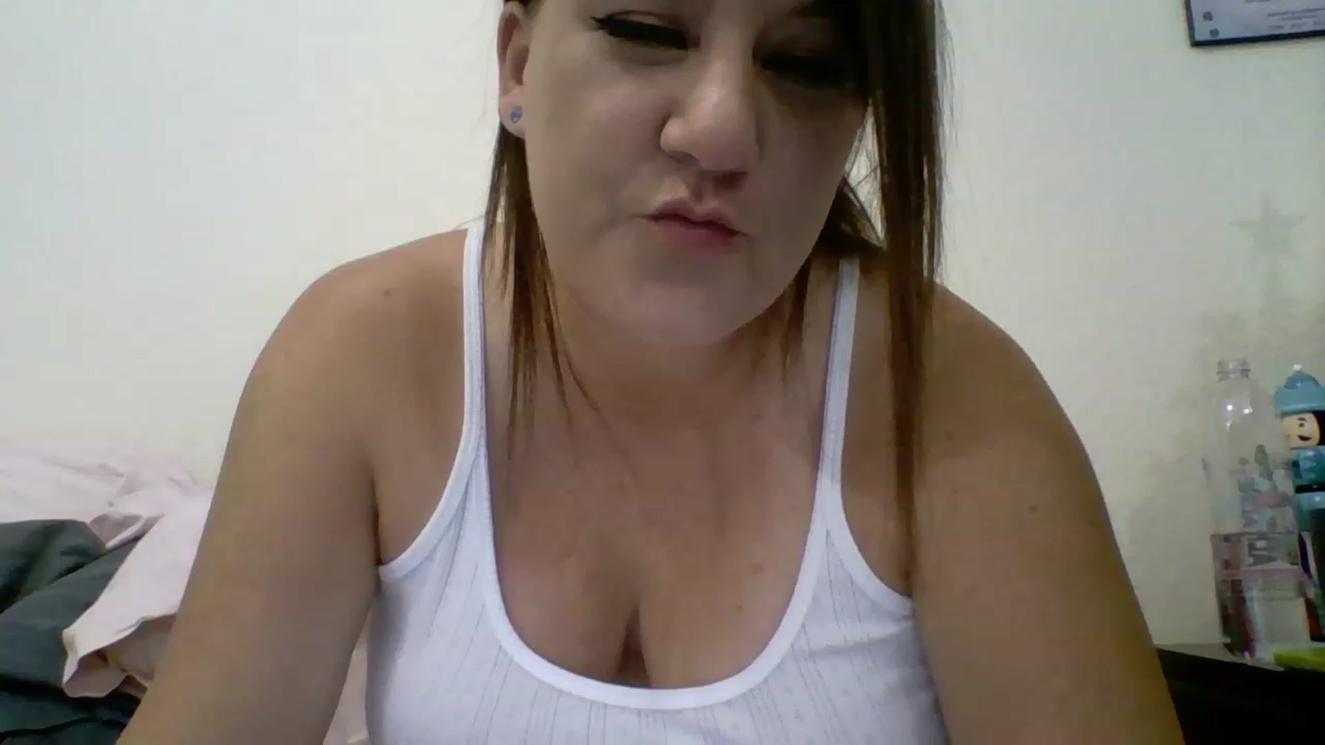 Gallery image thumbnail from Kenzie_leigh's myfreecams stream on, 01/04/2023, 18:19 image 16 of 20