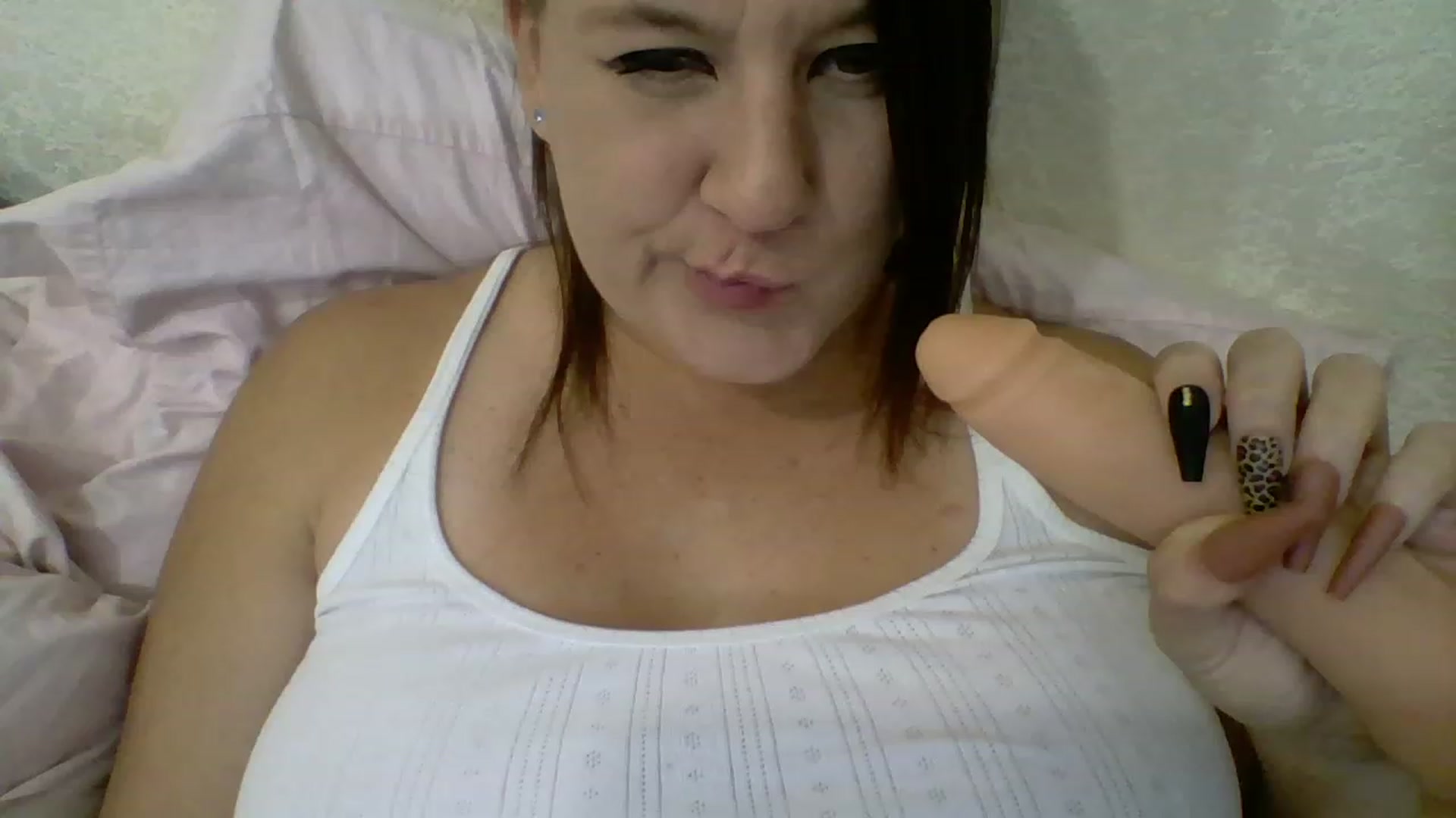 Gallery image thumbnail from Kenzie_leigh's myfreecams stream on, 01/04/2023, 18:19 image 19 of 20