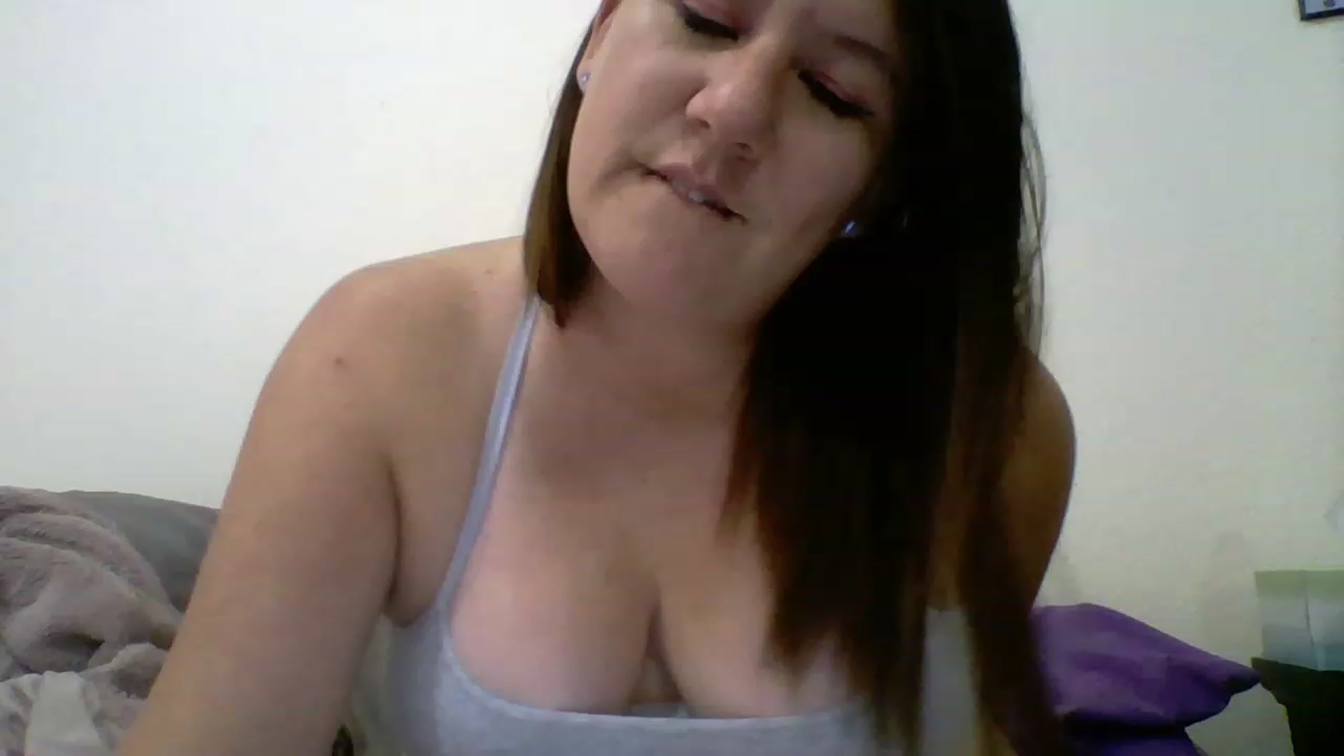 Gallery image thumbnail from Kenzie_leigh's myfreecams stream on, 02/07/2023, 22:27 image 5 of 20