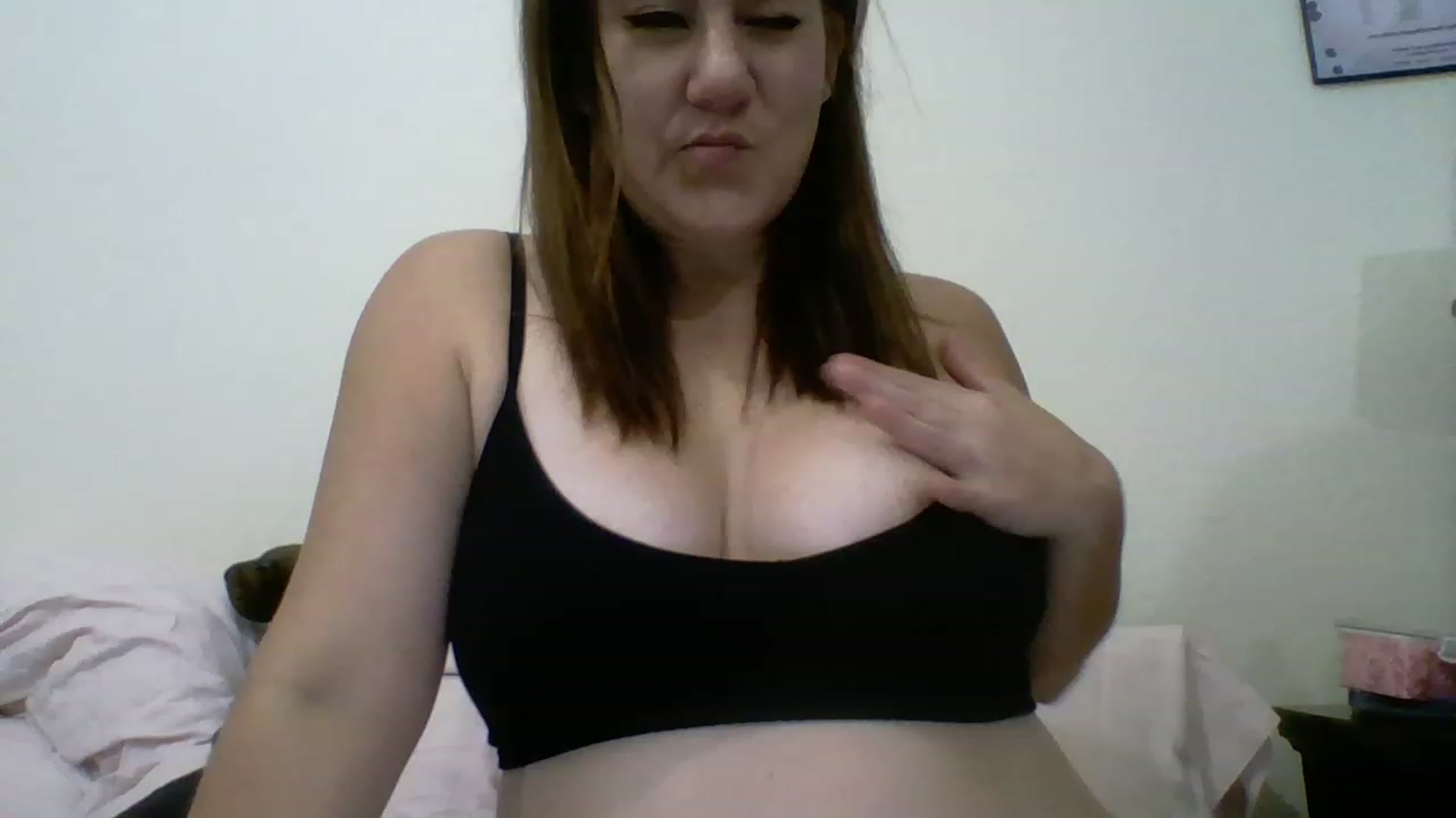 Gallery image thumbnail from Kenzie_leigh's myfreecams stream on, 04/03/2023, 20:10 image 4 of 20