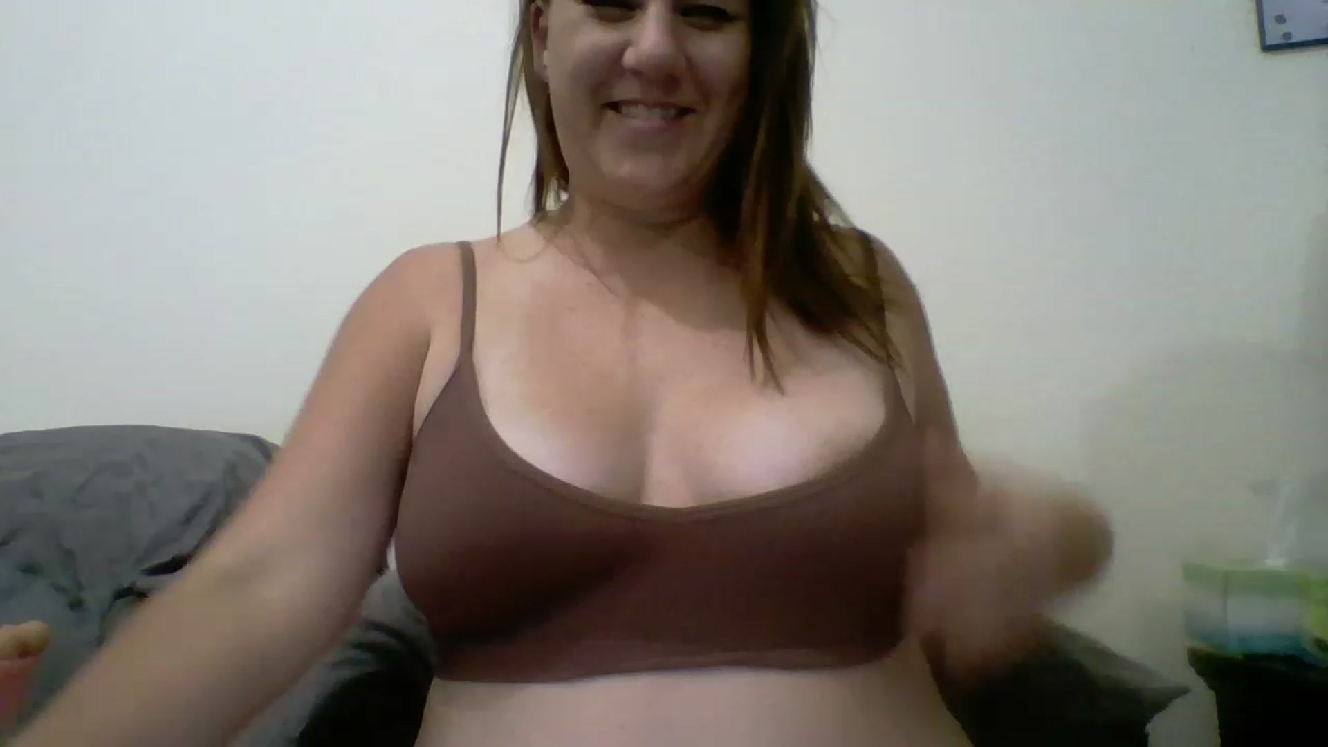 Gallery image thumbnail from Kenzie_leigh's myfreecams stream on, 04/16/2023, 20:36 image 6 of 20