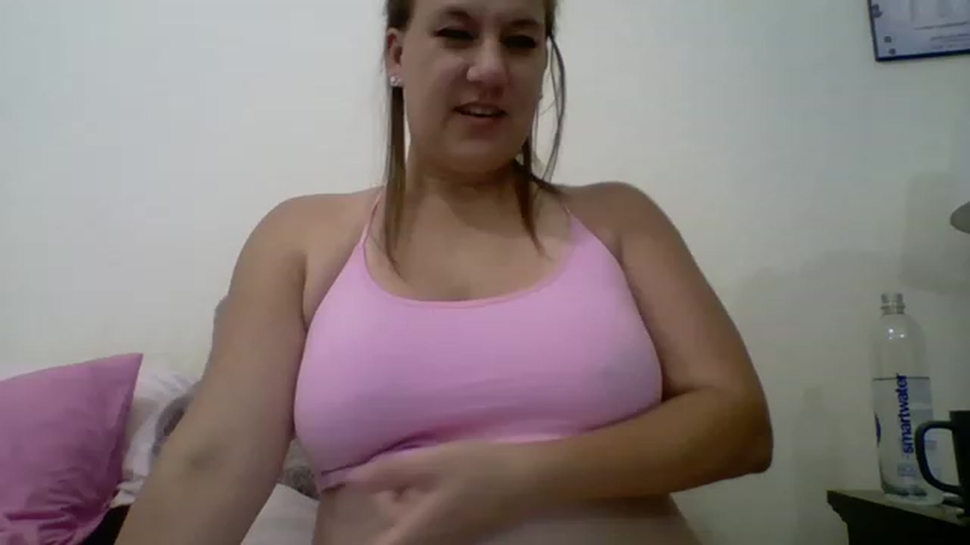 Gallery image thumbnail from Kenzie_leigh's myfreecams stream on, 05/04/2023, 18:39 image 2 of 20