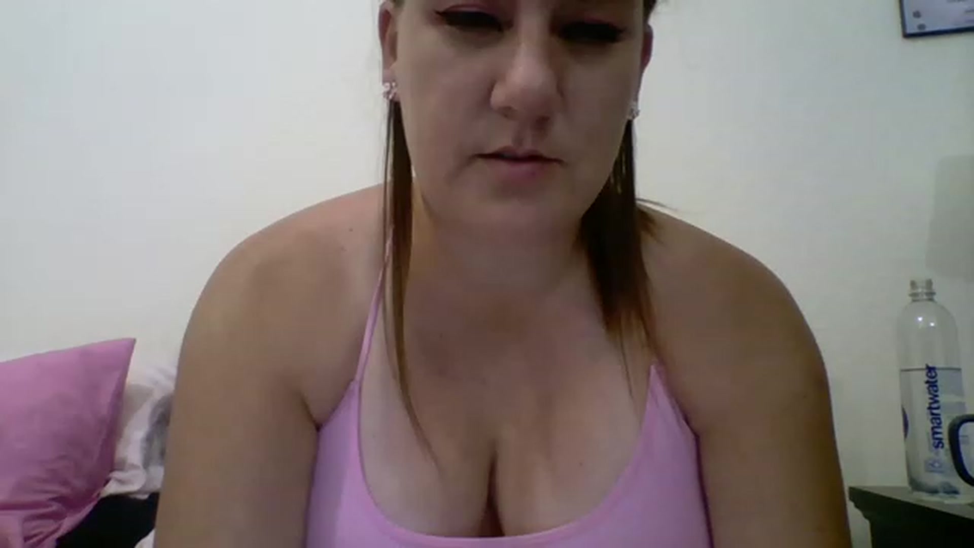 Gallery image thumbnail from Kenzie_leigh's myfreecams stream on, 05/04/2023, 18:39 image 15 of 20
