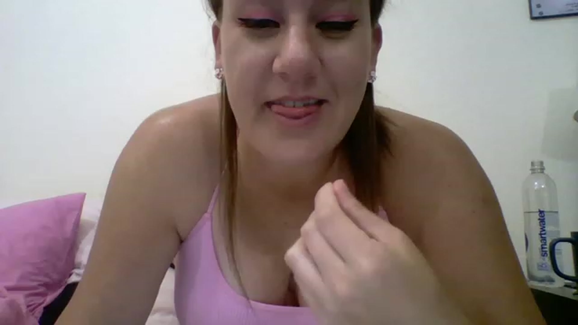 Gallery image thumbnail from Kenzie_leigh's myfreecams stream on, 05/04/2023, 18:39 image 8 of 20