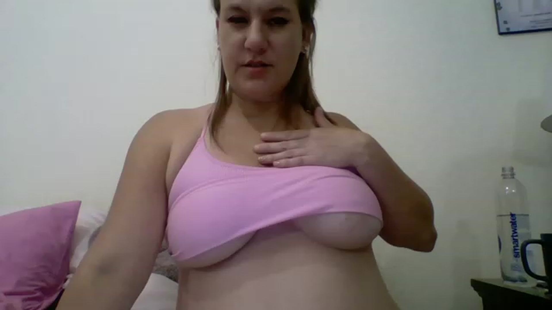 Gallery image thumbnail from Kenzie_leigh's myfreecams stream on, 05/04/2023, 18:39 image 3 of 20