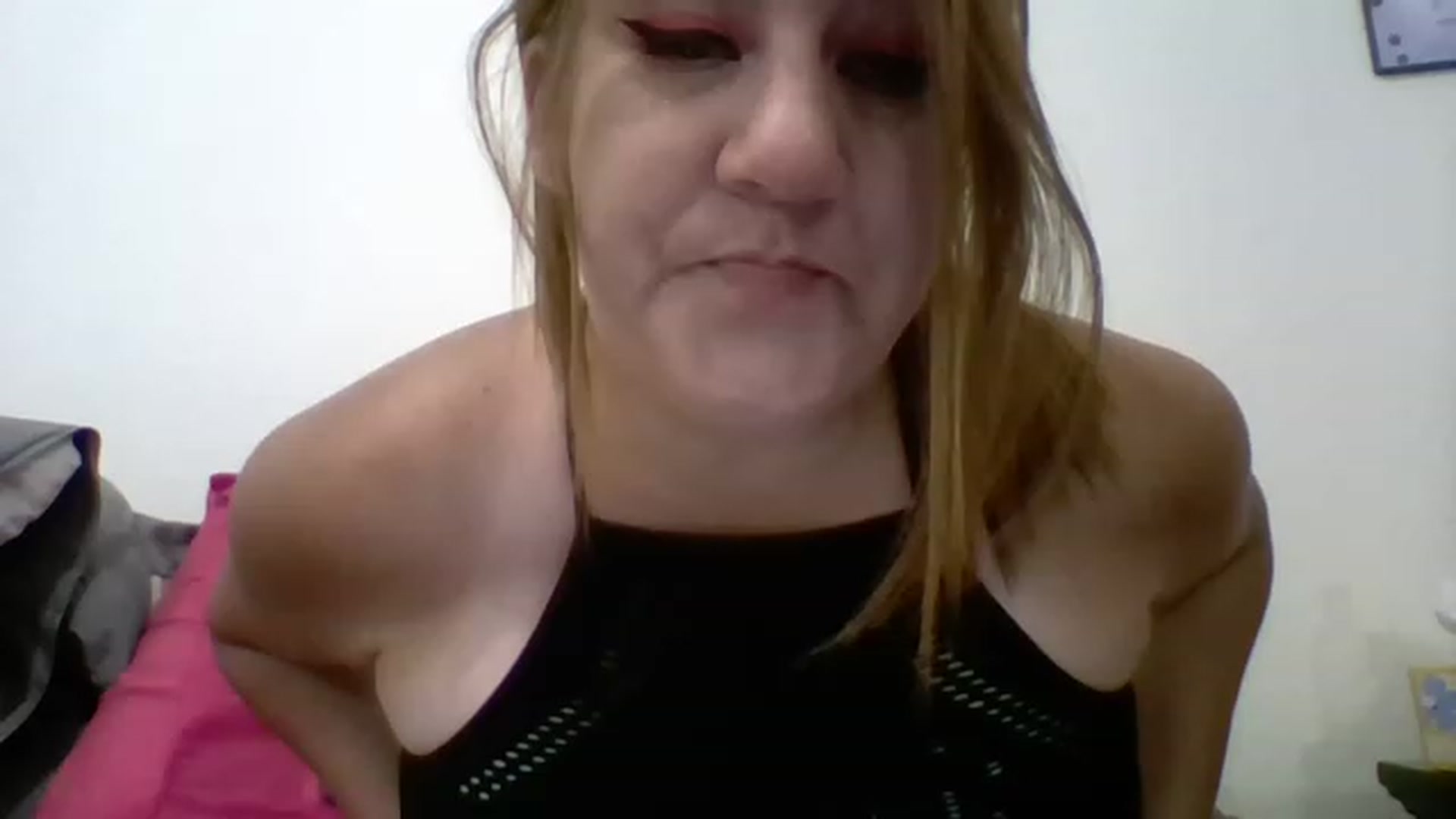 Gallery image thumbnail from Kenzie_leigh's myfreecams stream on, 08/13/2023, 19:33 image 6 of 20