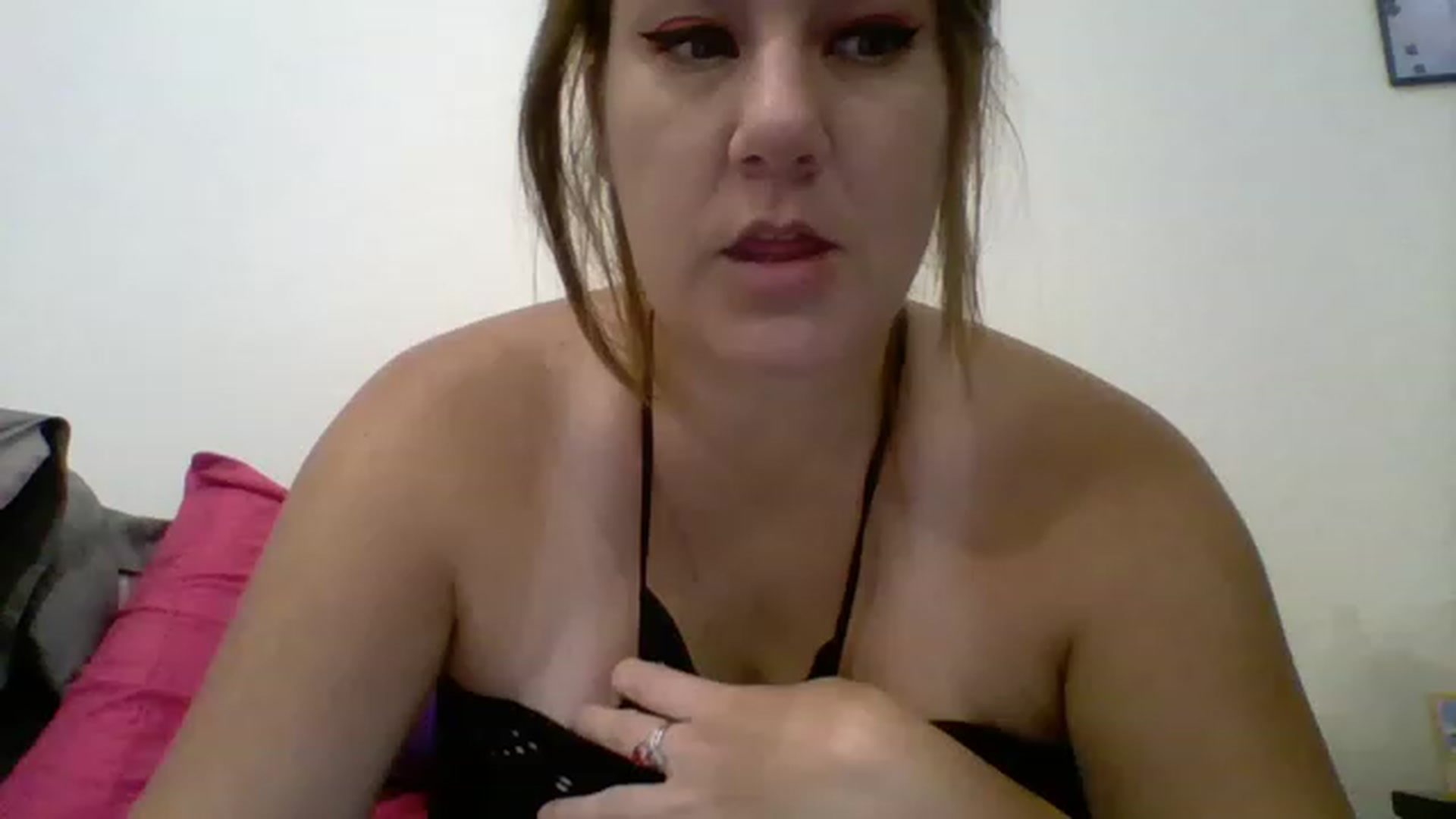 Gallery image thumbnail from Kenzie_leigh's myfreecams stream on, 08/13/2023, 19:33 image 1 of 20