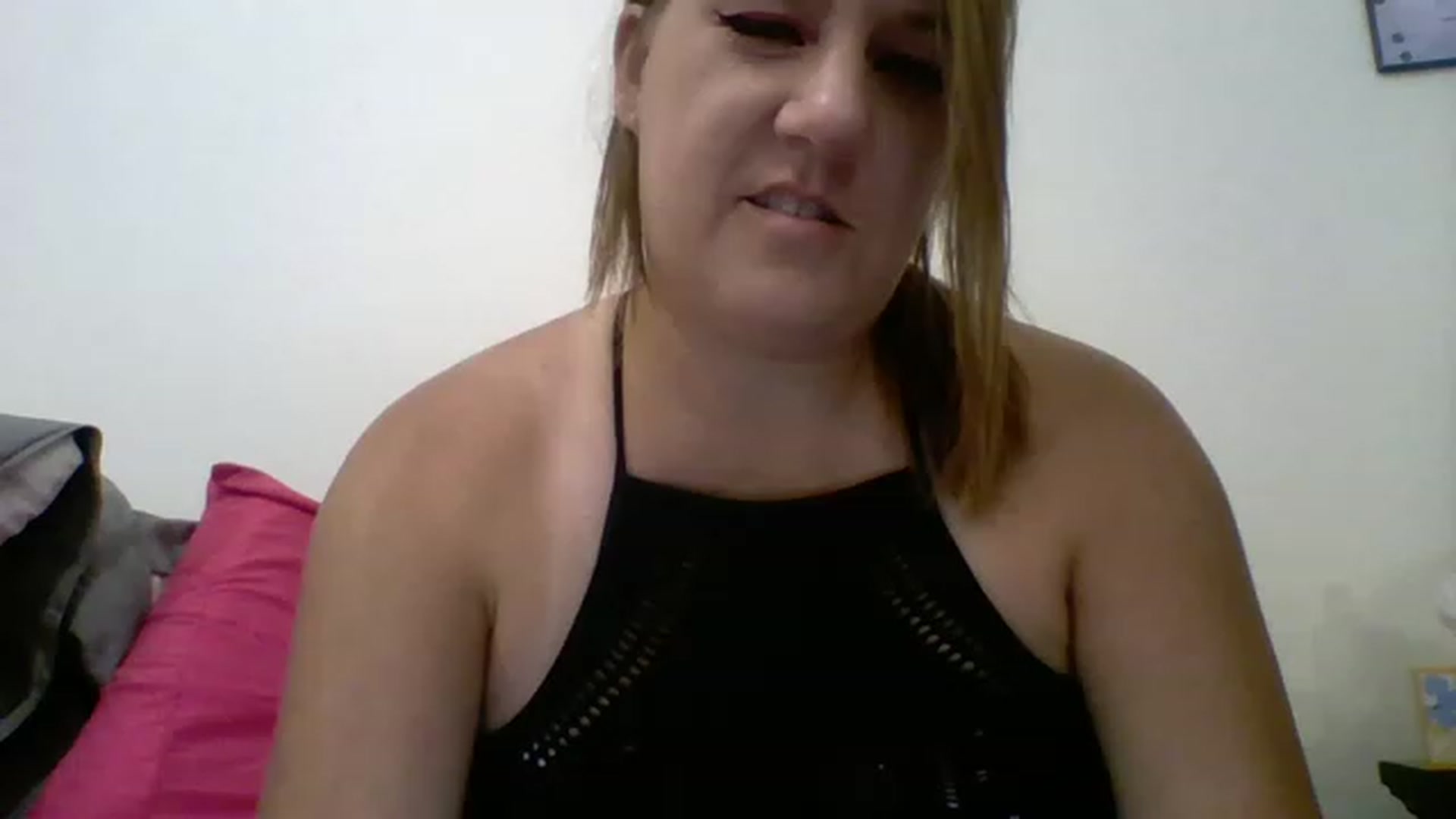 Gallery image thumbnail from Kenzie_leigh's myfreecams stream on, 08/13/2023, 19:33 image 5 of 20