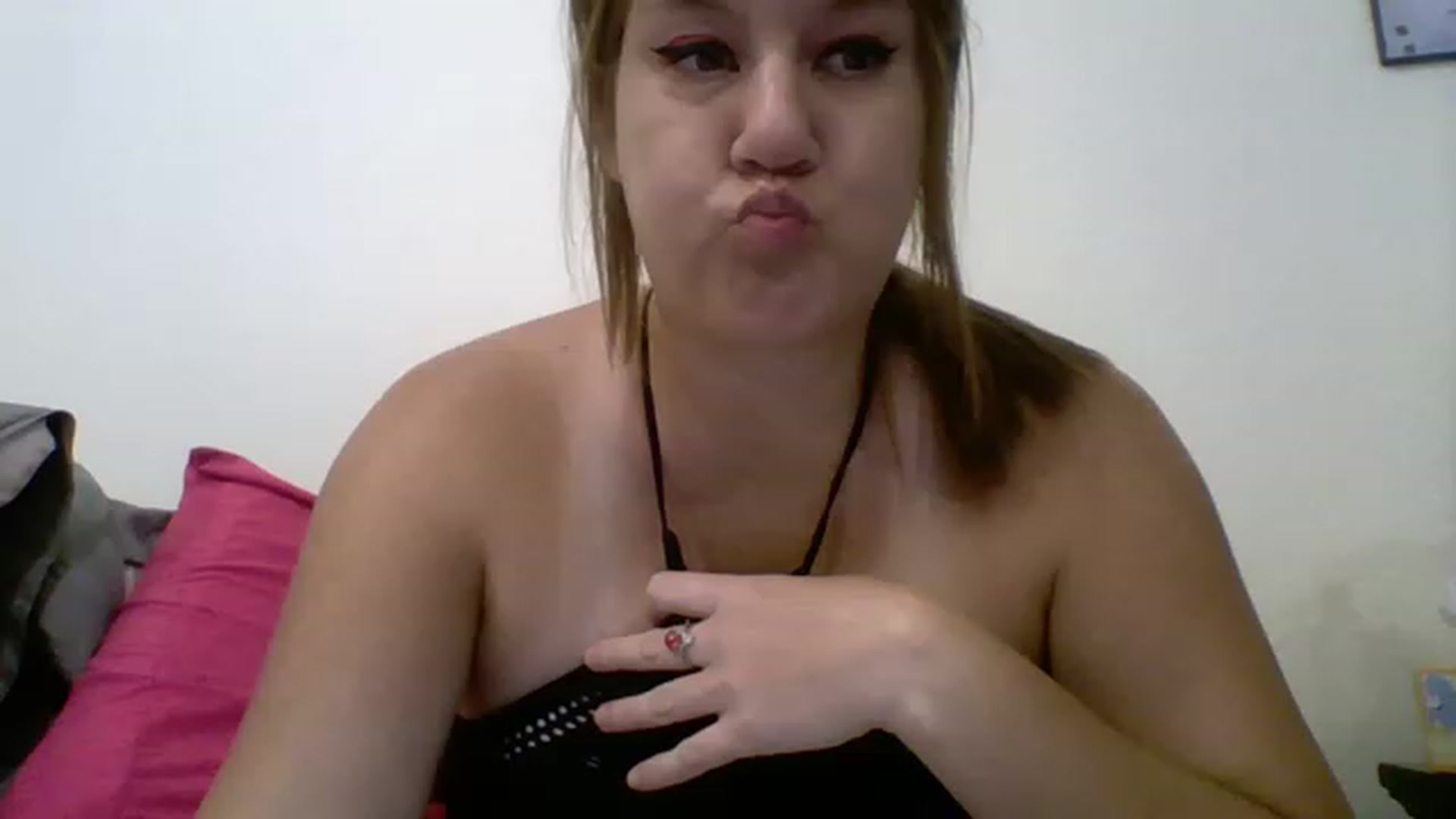 Gallery image thumbnail from Kenzie_leigh's myfreecams stream on, 08/13/2023, 19:33 image 2 of 20