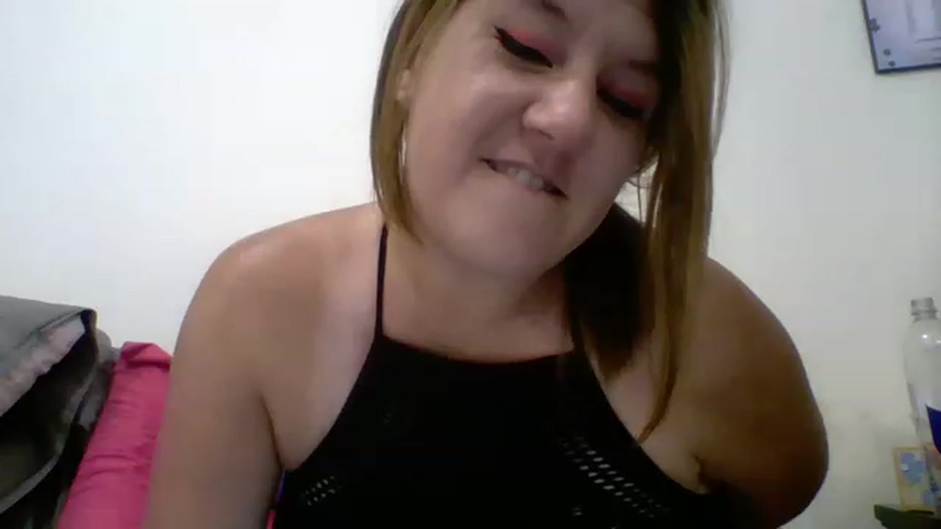 Gallery image thumbnail from Kenzie_leigh's myfreecams stream on, 08/13/2023, 20:31 image 18 of 20