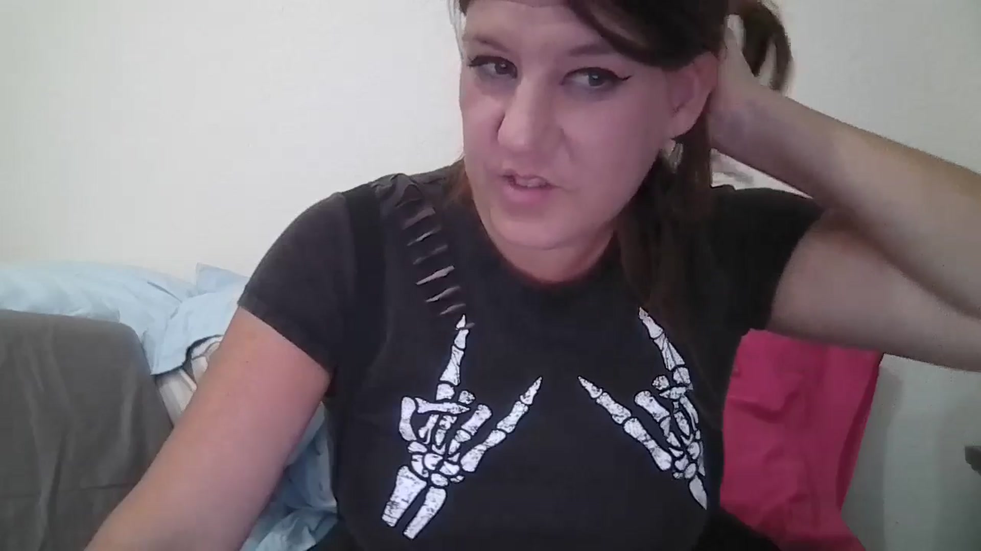 Gallery image thumbnail from Kenzie_leigh's myfreecams stream on, 10/15/2024, 19:28 image 19 of 20