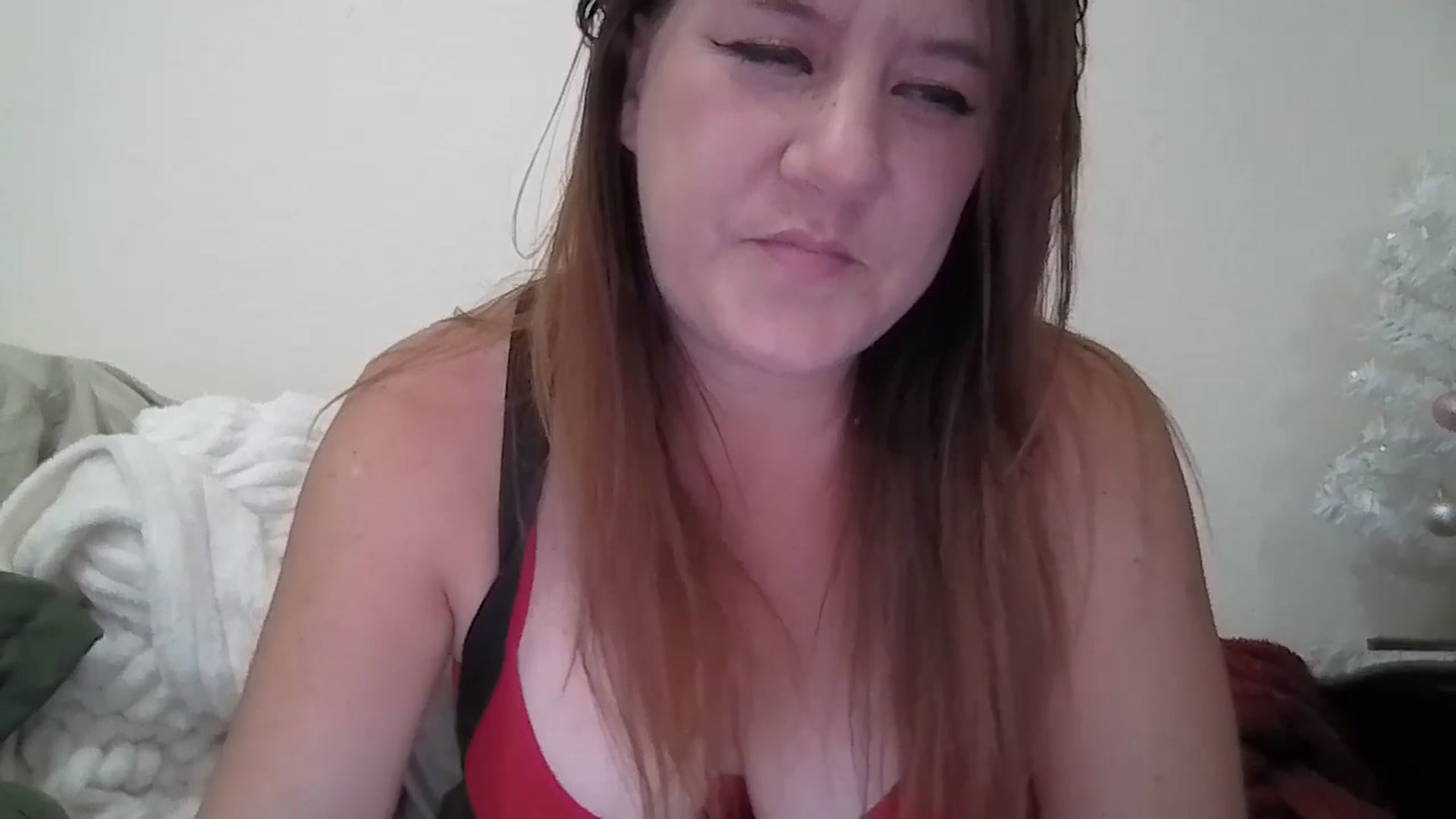 Gallery image thumbnail from Kenzie_leigh's myfreecams stream on, 12/18/2024, 19:47 image 14 of 20