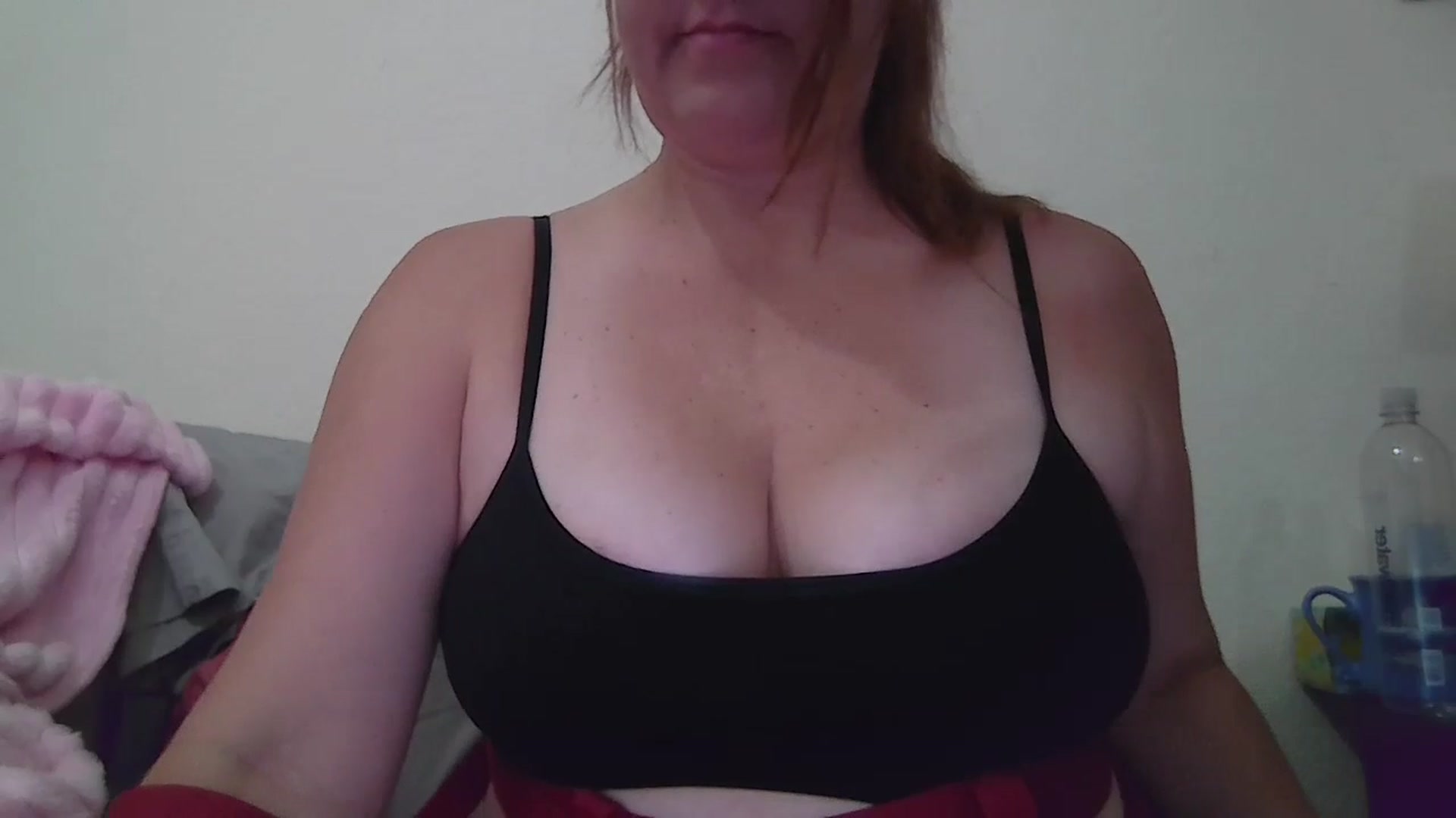 Gallery image thumbnail from Kenzie_leigh's myfreecams stream on, 05/20/2025, 17:43 image 14 of 20