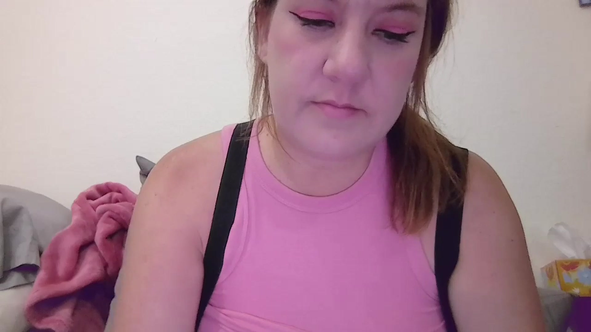 Gallery image thumbnail from Kenzie_leigh's myfreecams stream on, 05/25/2025, 15:52 image 6 of 20