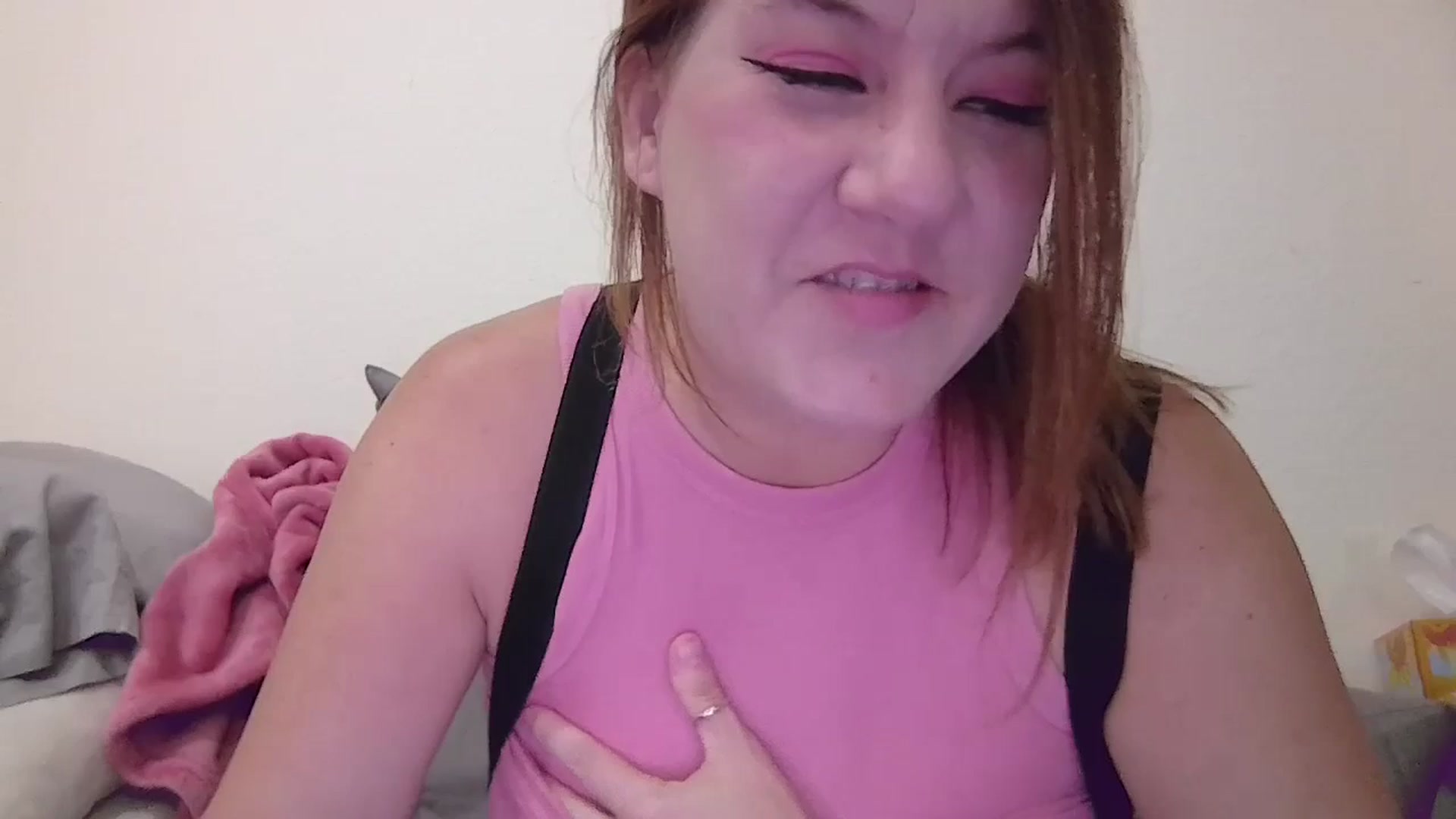 Gallery image thumbnail from Kenzie_leigh's myfreecams stream on, 05/25/2025, 15:52 image 1 of 20