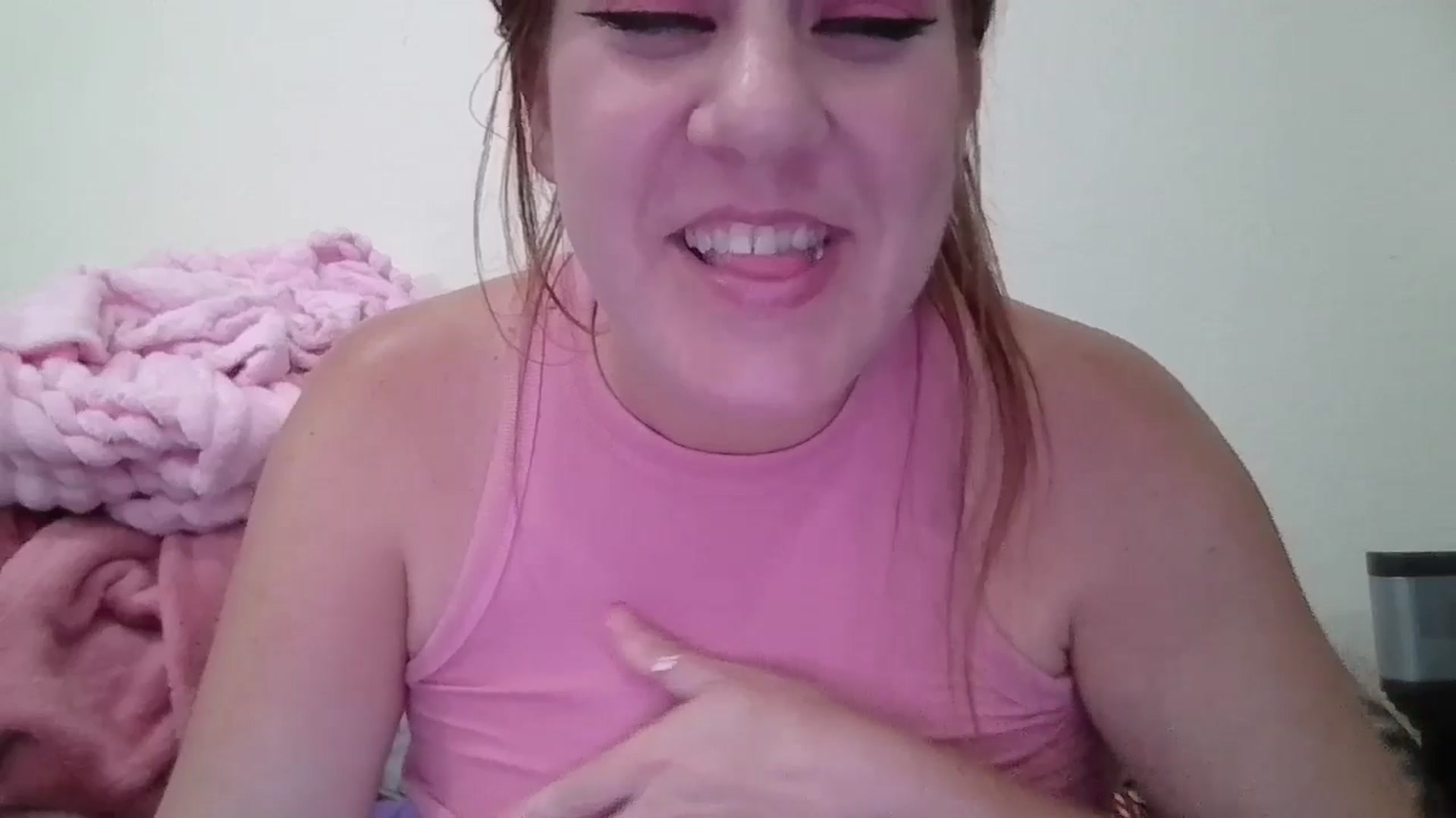Gallery image thumbnail from Kenzie_leigh's myfreecams stream on, 05/29/2025, 17:21 image 13 of 20