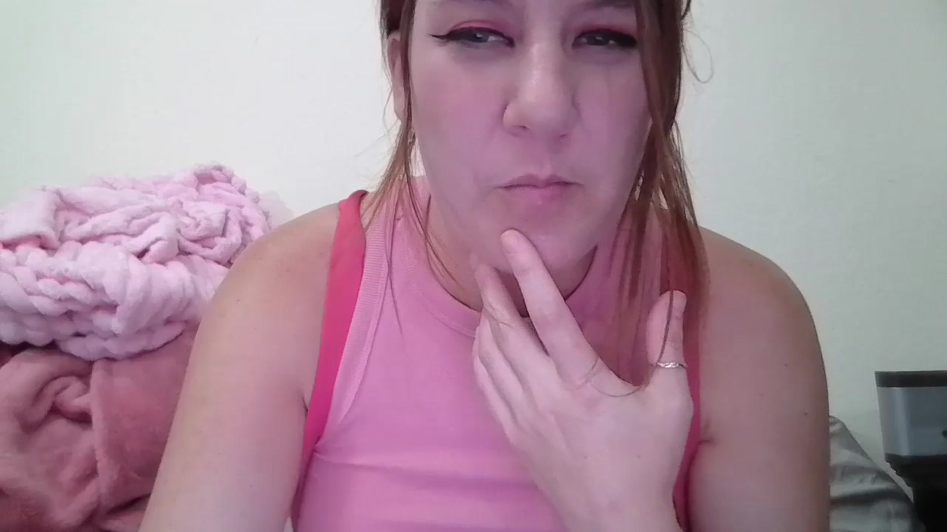 Gallery image thumbnail from Kenzie_leigh's myfreecams stream on, 05/29/2025, 17:21 image 2 of 20