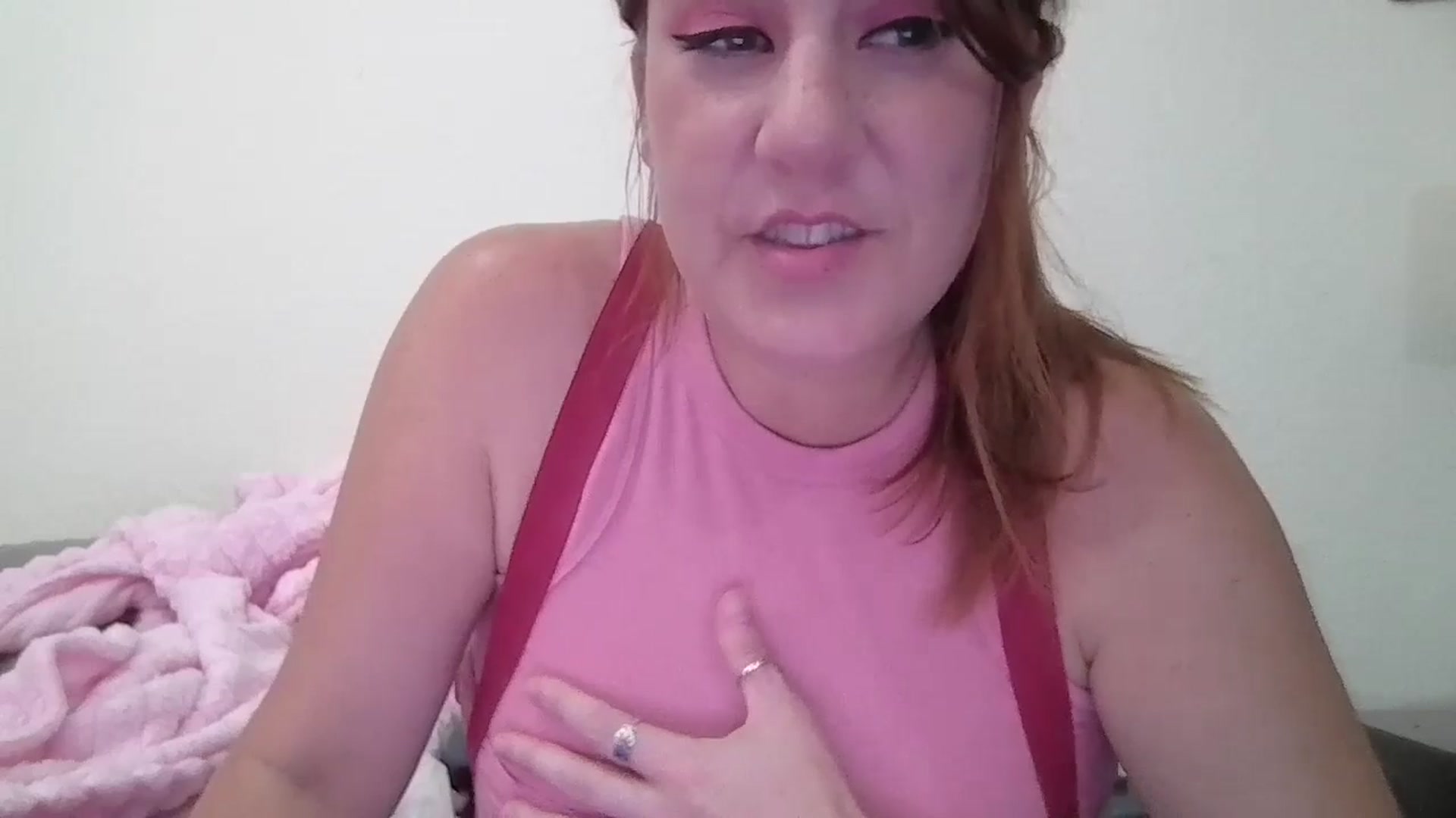Gallery image thumbnail from Kenzie_leigh's myfreecams stream on, 06/03/2025, 17:53 image 10 of 20