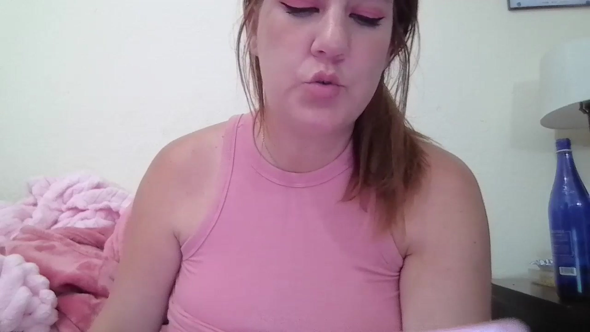 Gallery image thumbnail from Kenzie_leigh's myfreecams stream on, 06/03/2025, 18:55 image 2 of 20