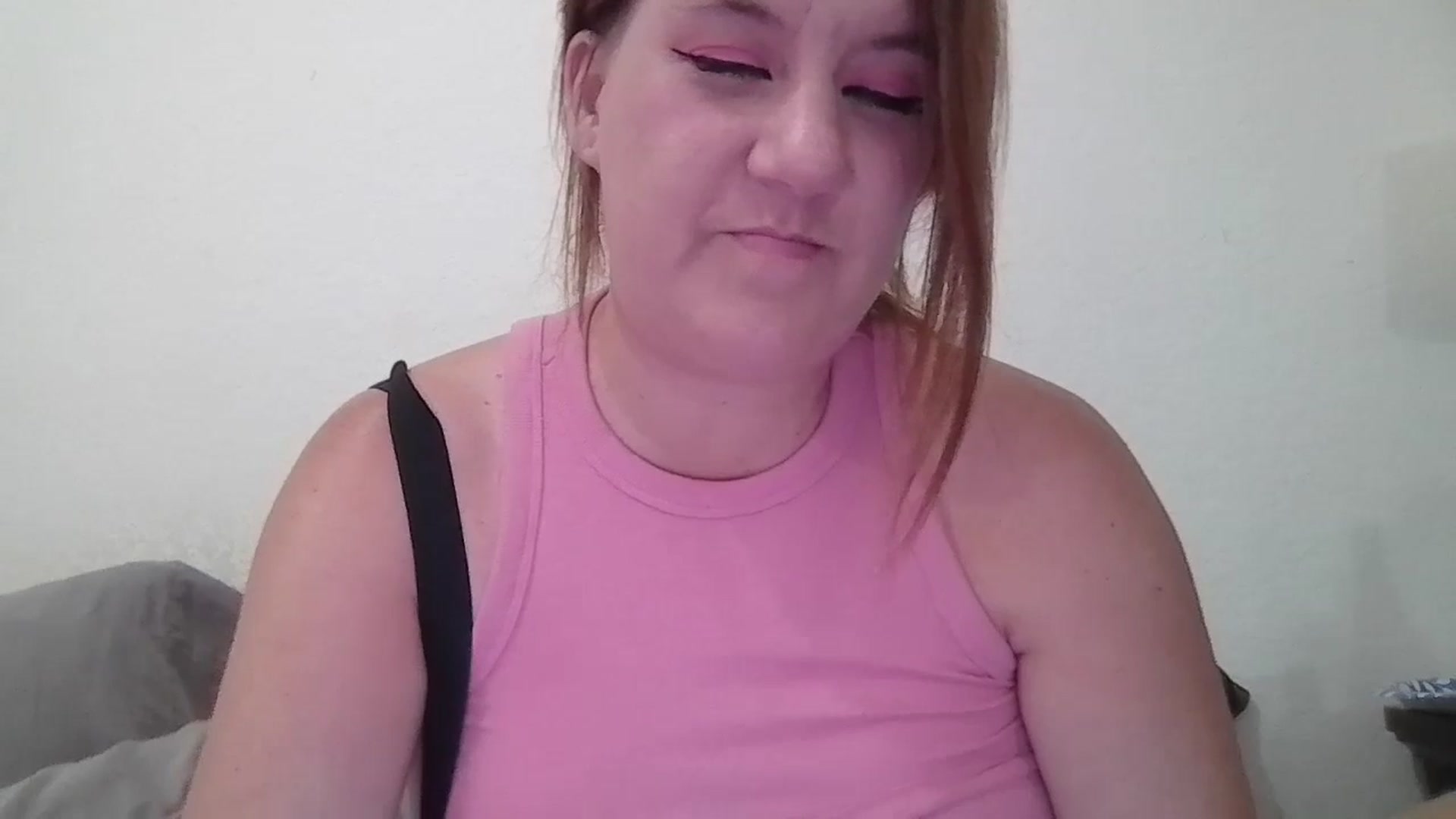 Gallery image thumbnail from Kenzie_leigh's myfreecams stream on, 06/10/2025, 18:25 image 16 of 20