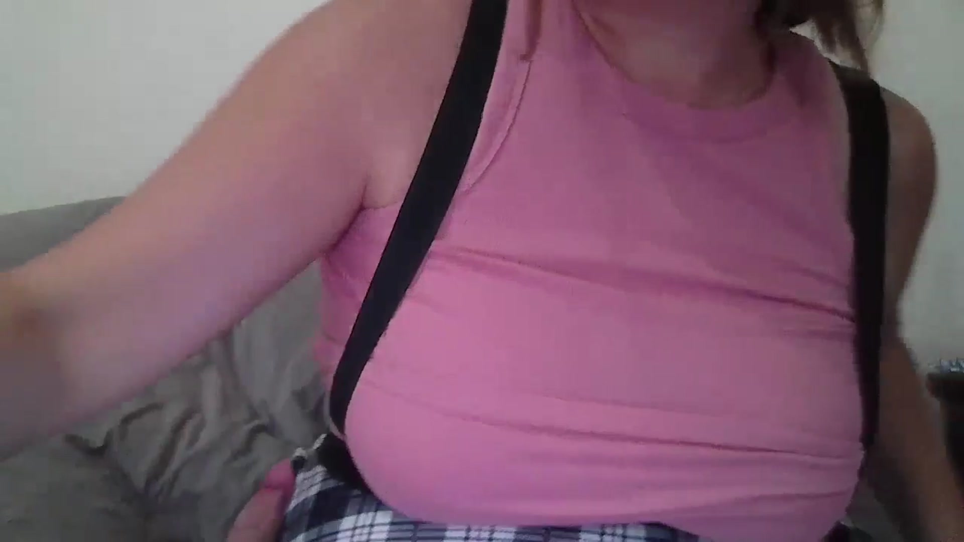 Gallery image thumbnail from Kenzie_leigh's myfreecams stream on, 06/10/2025, 19:28 image 17 of 20