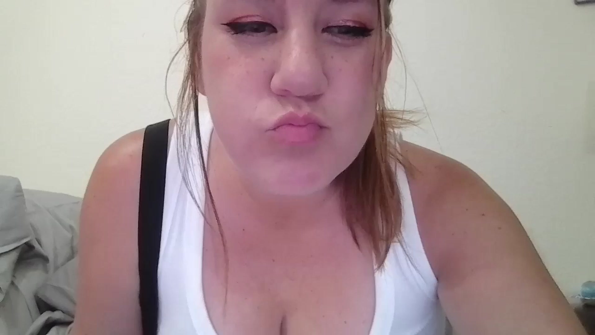 Gallery image thumbnail from Kenzie_leigh's myfreecams stream on, 06/16/2025, 18:54 image 1 of 20
