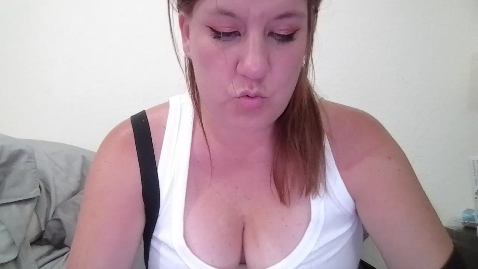 Gallery image thumbnail from Kenzie_leigh's myfreecams stream on, 06/16/2025, 19:29 image 9 of 20