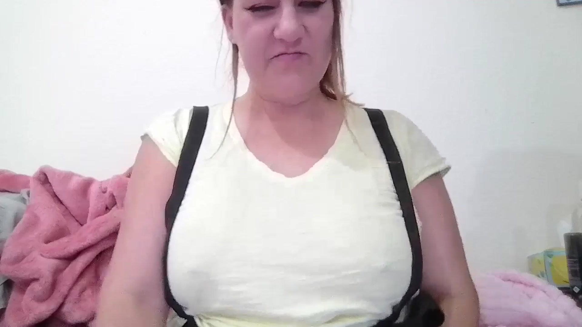 Gallery image thumbnail from Kenzie_leigh's myfreecams stream on, 06/24/2025, 17:14 image 6 of 20