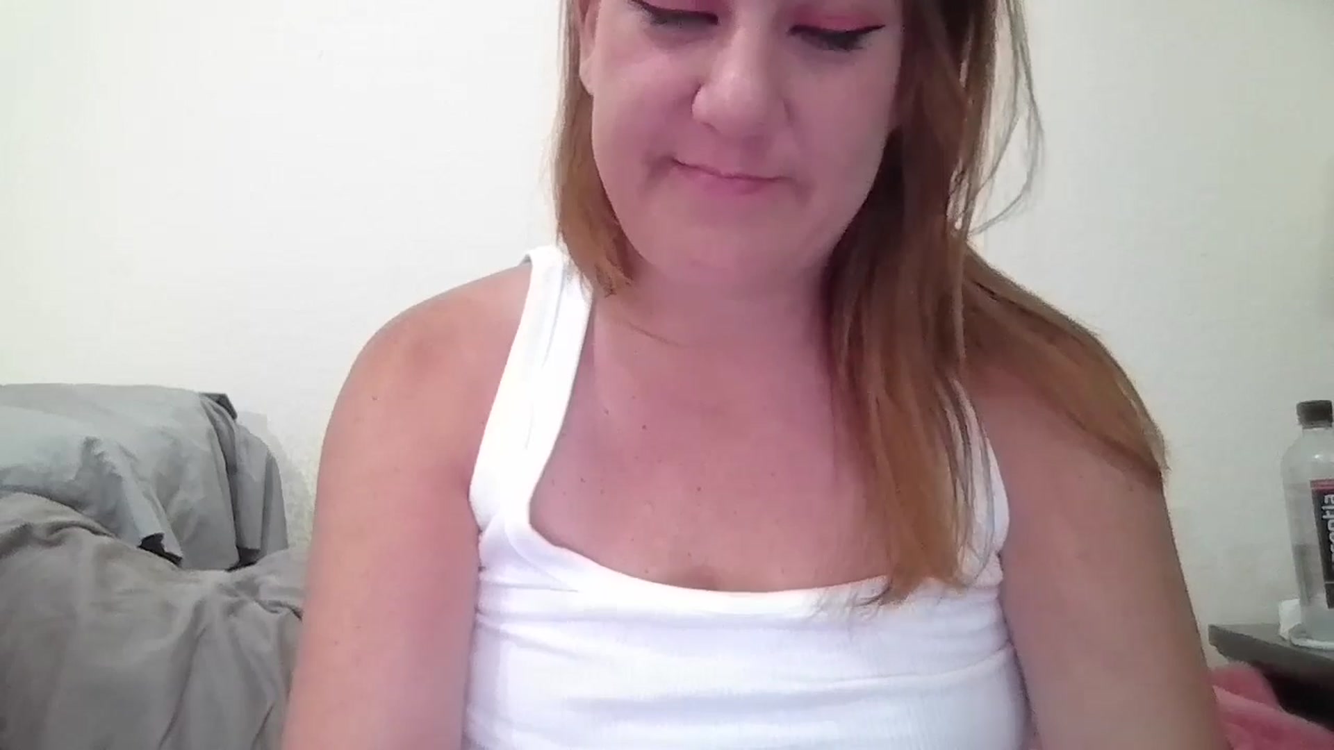 Gallery image thumbnail from Kenzie_leigh's myfreecams stream on, 06/27/2025, 18:03 image 12 of 20