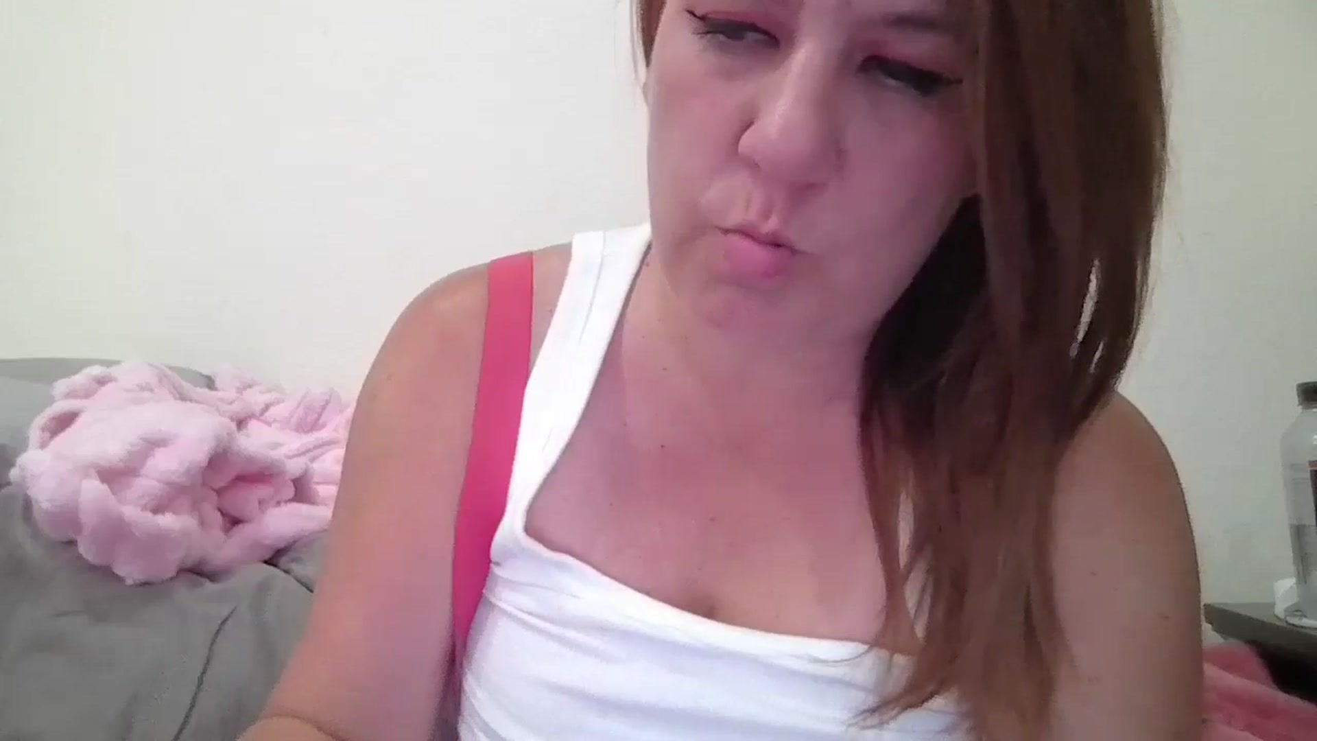 Gallery image thumbnail from Kenzie_leigh's myfreecams stream on, 06/27/2025, 18:03 image 17 of 20